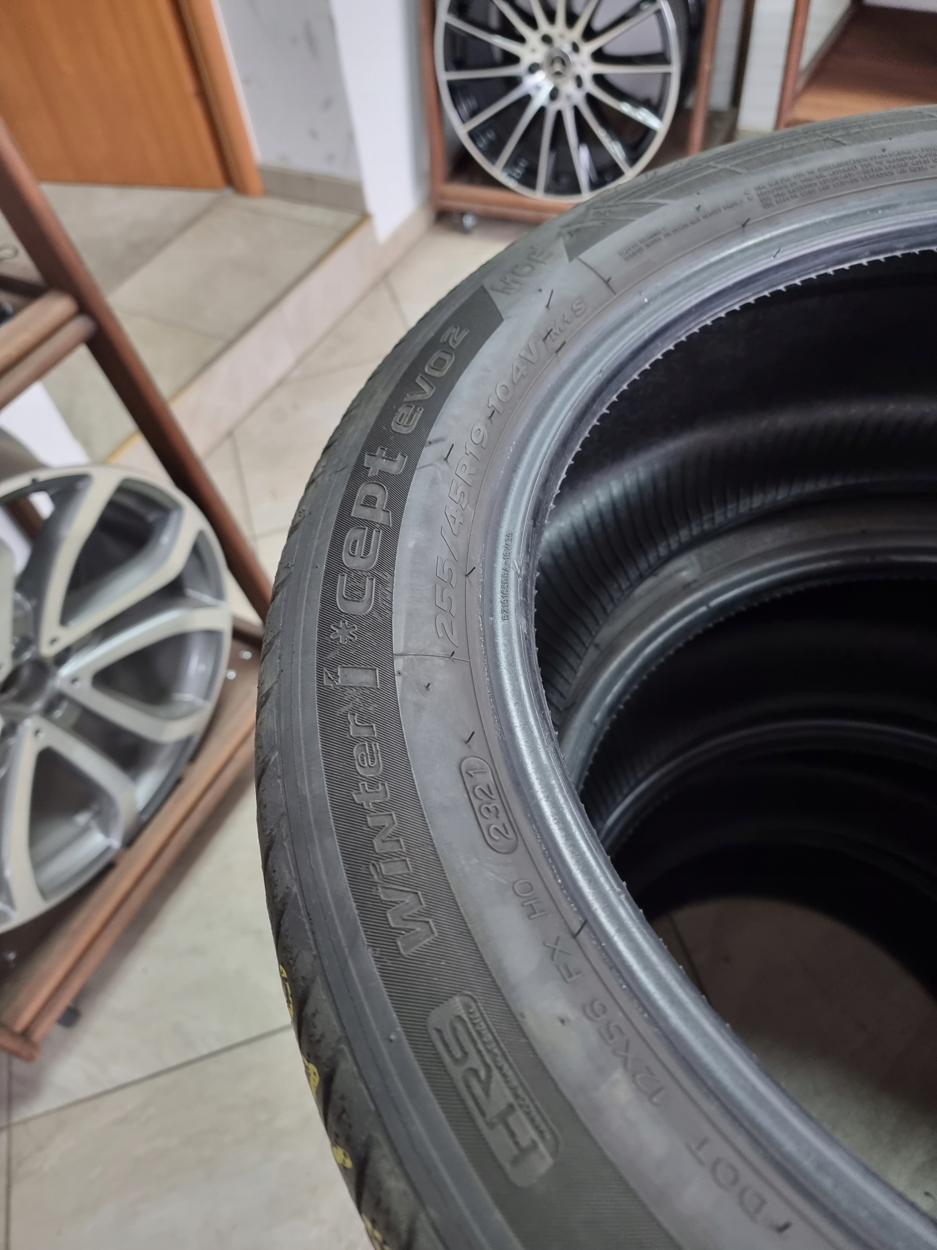 4 Opony ZIMOWE 255 45 19 104V Hankook Winter i*cept evo2 MOE Marka Hankook