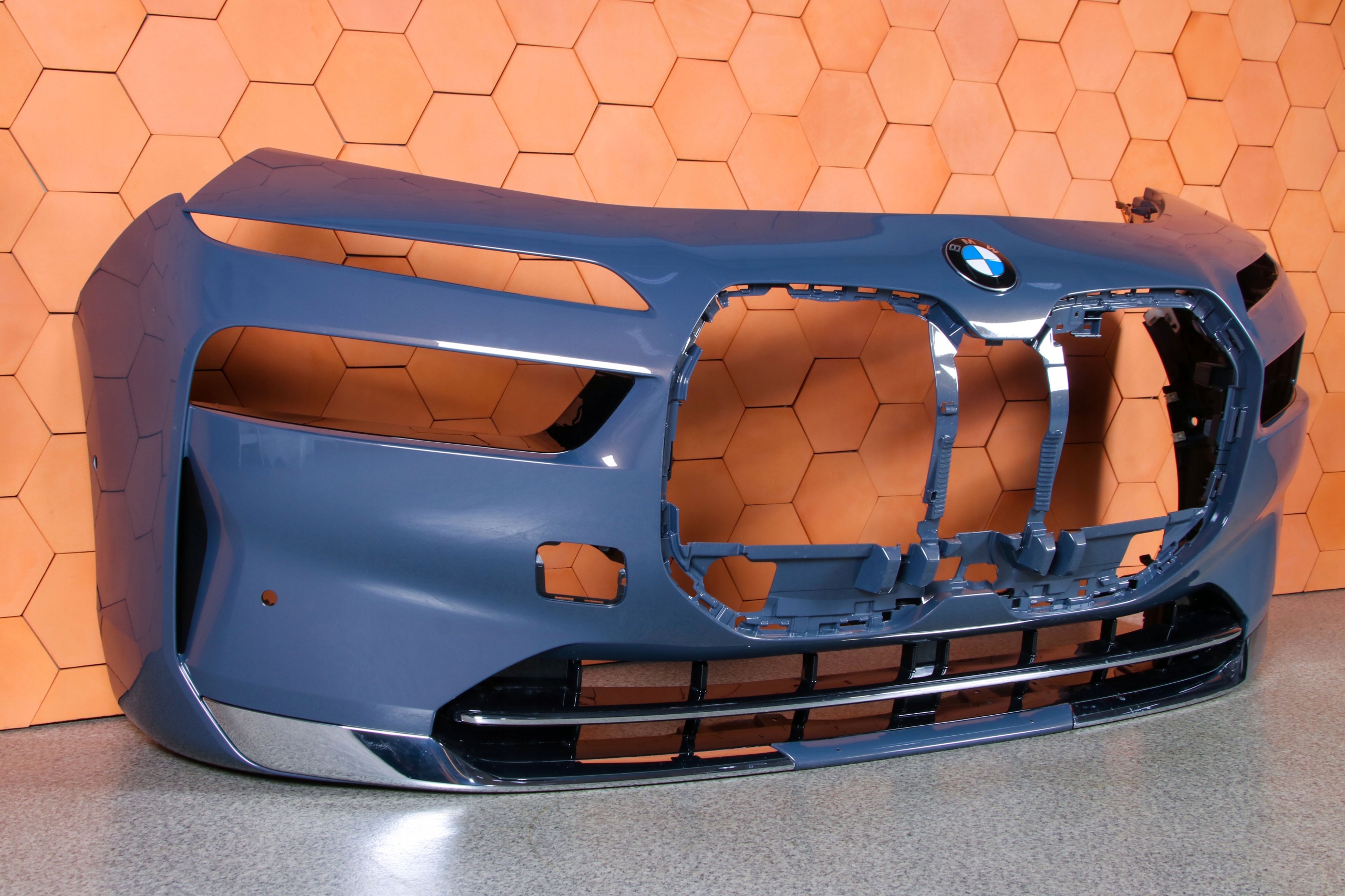 BMW 7 G70 i7 bumper front front colour C55