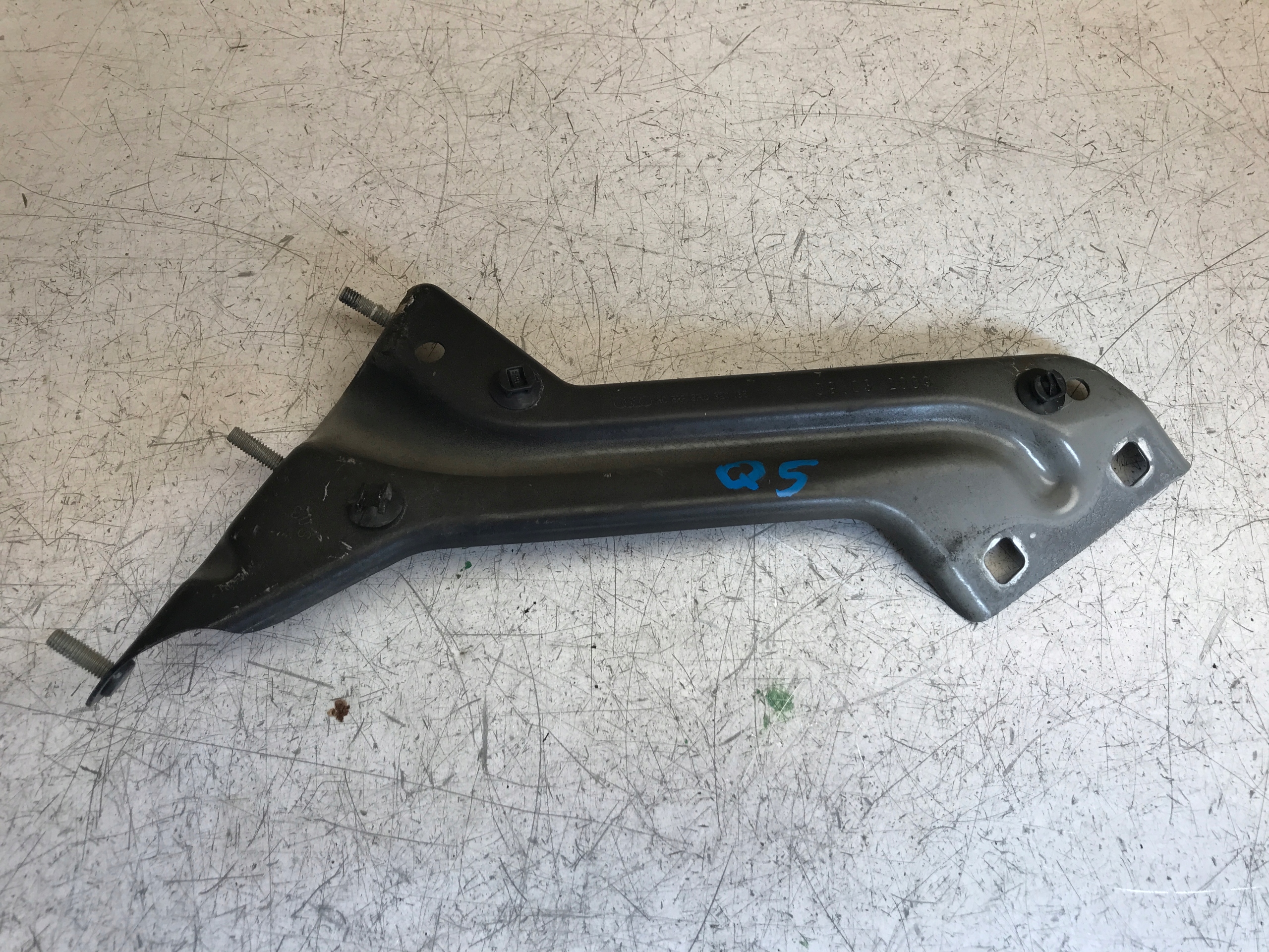 Console Support plaque Aile Gauche Avant AUDI Q5 09r