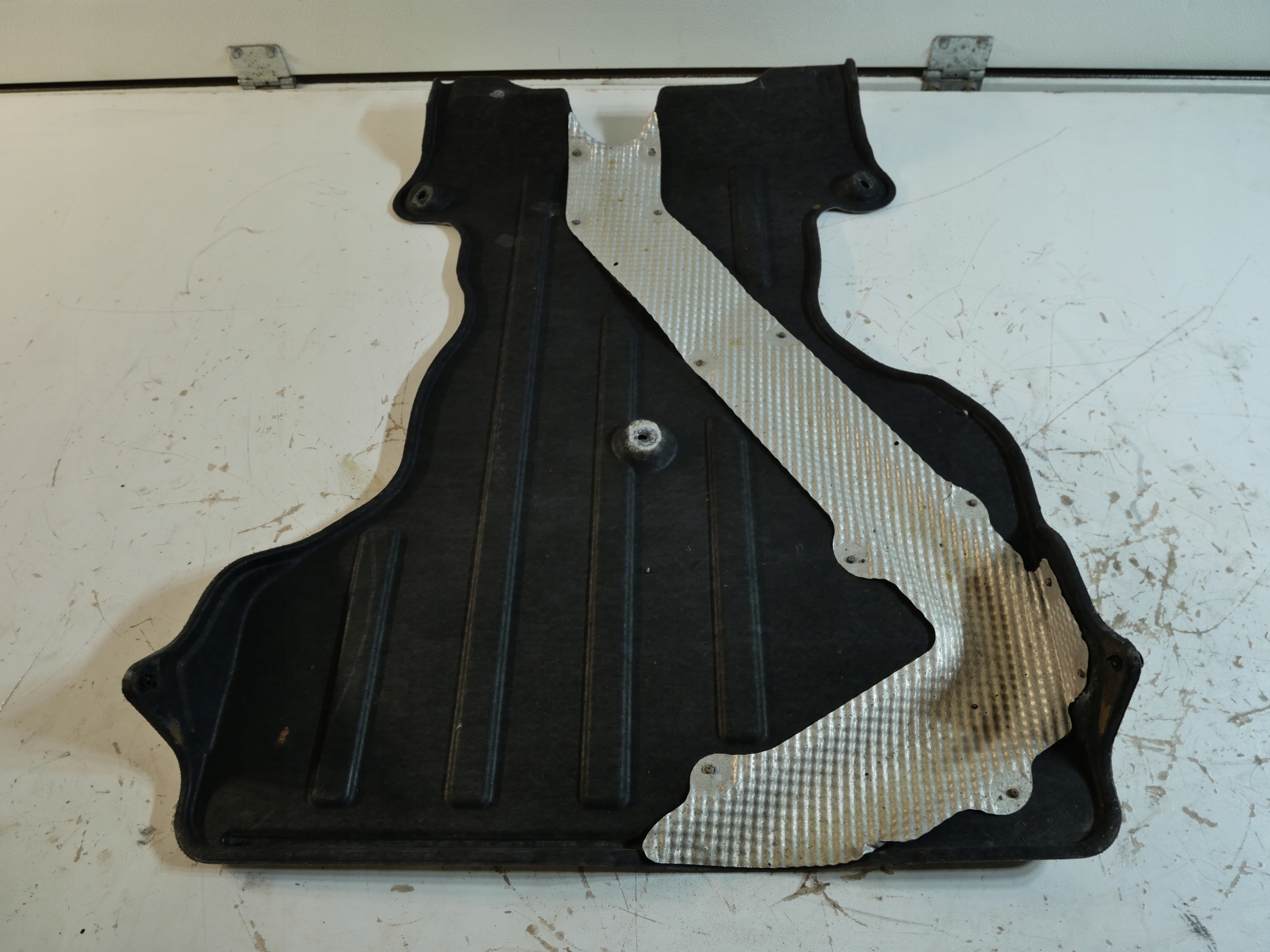 abdeckung Blende Abdeckung unter Getriebe AUDI Q3