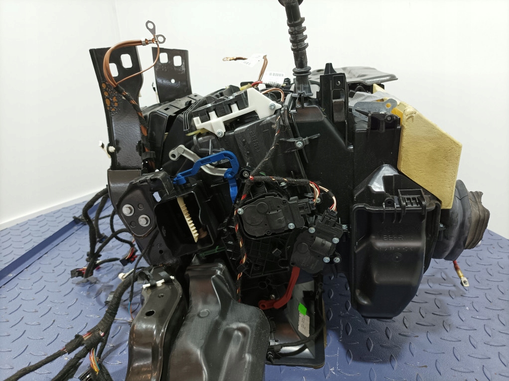 Audi A4 B8 радиатор отопителя отопитель салона Балка диффузор европа 8K1820005AJ
