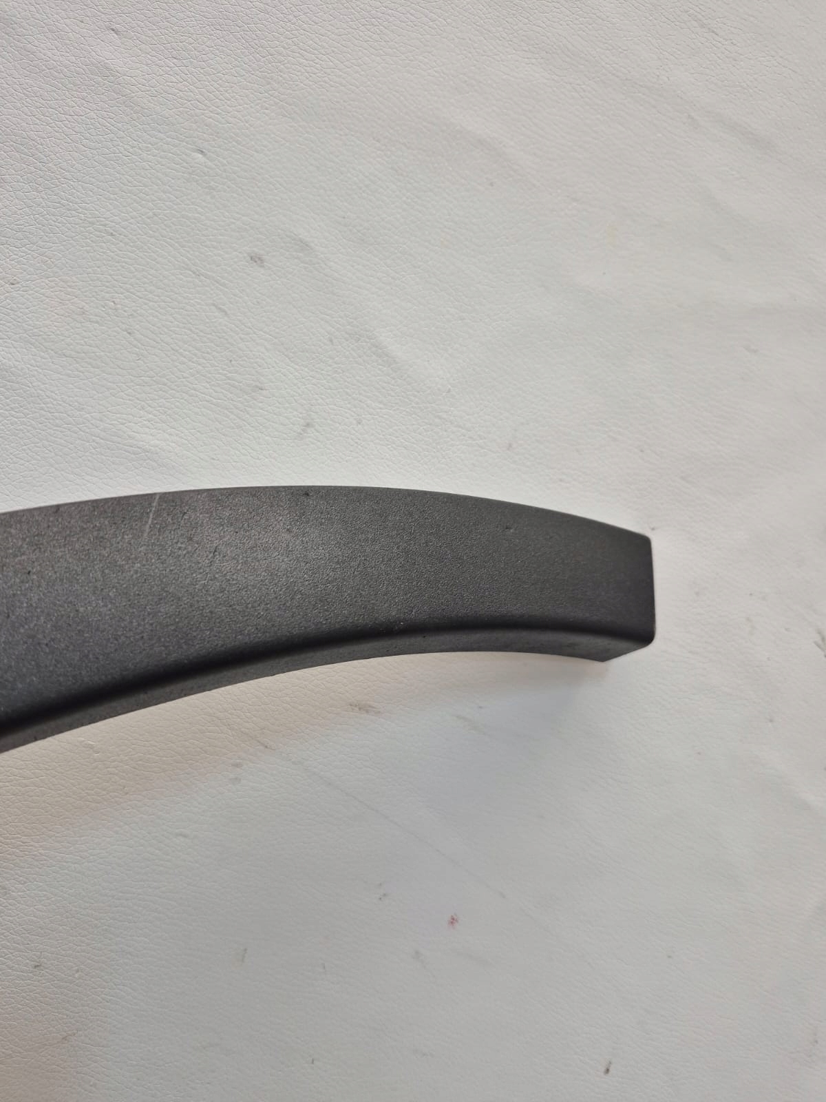 RANGE ROVER EVOQUE and 11- fender right front front moulding support