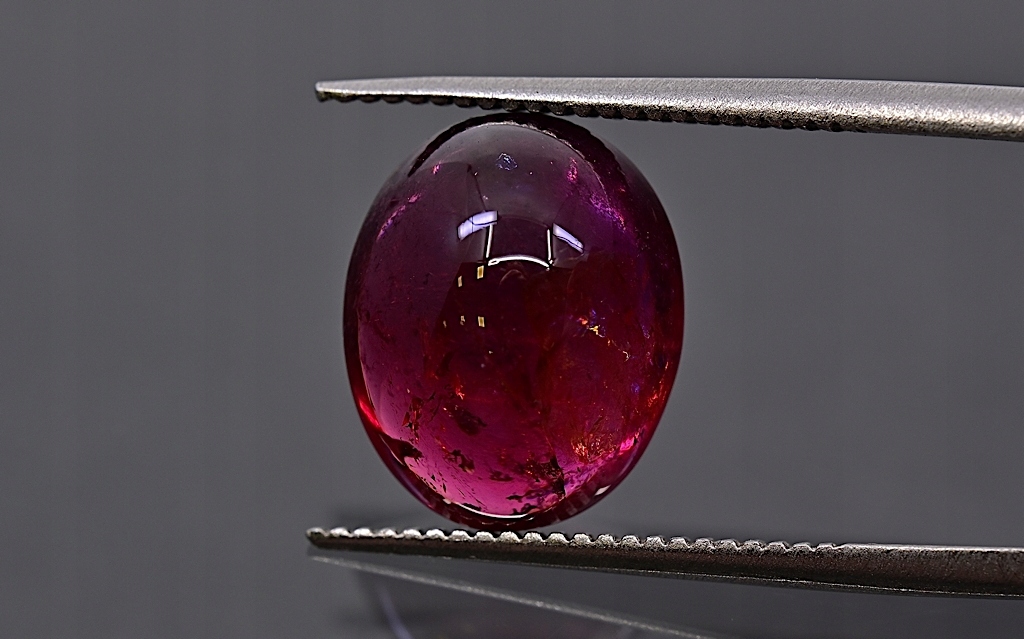 Turmalín kabošon ovál 11x9 mm