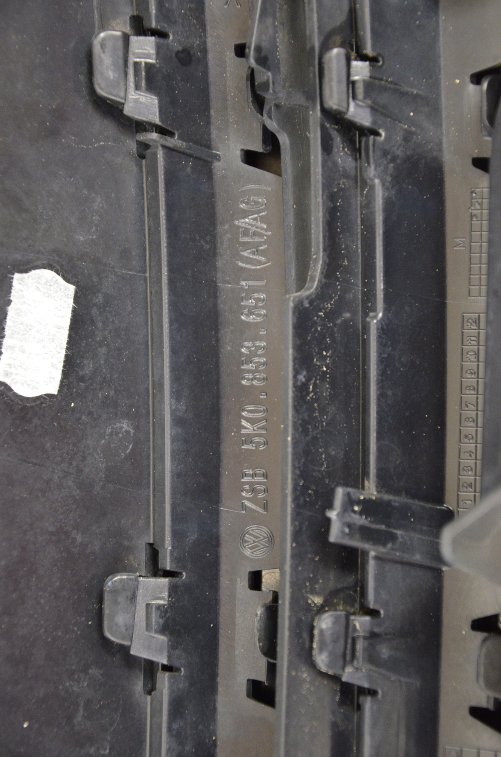 vw GOLF VI решетка радиатора 5K0853651 af оригинал