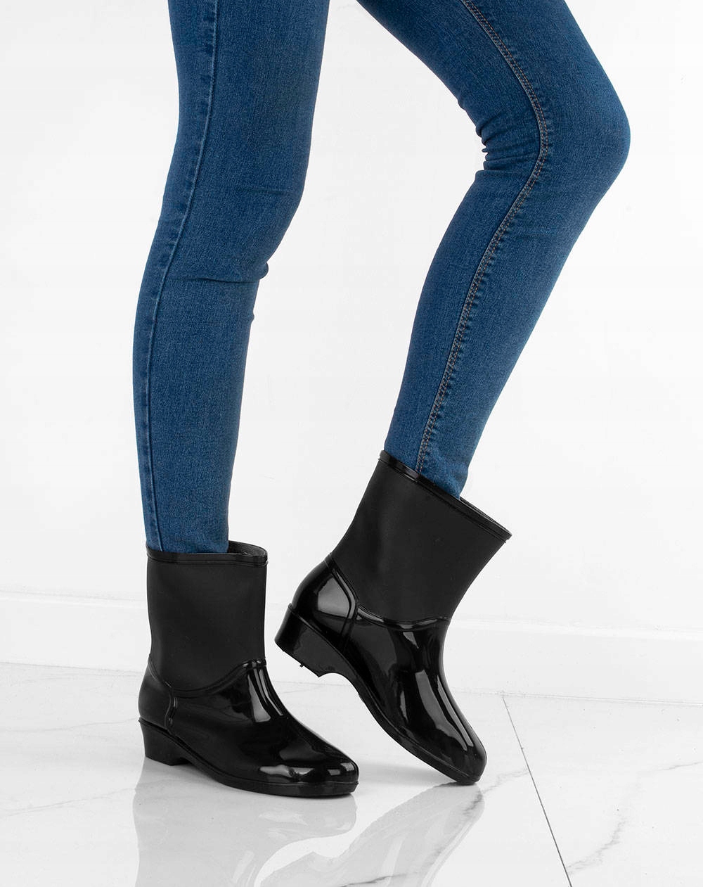 CZARNE KRÓTKIE KALOSZE BOTKI DAMSKIE 38 Wzór dominujący bez wzoru