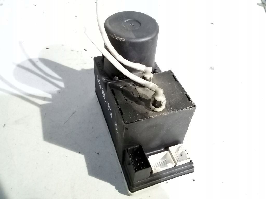 Audi A3 8L pumpa centralnog brave 8L0862257D