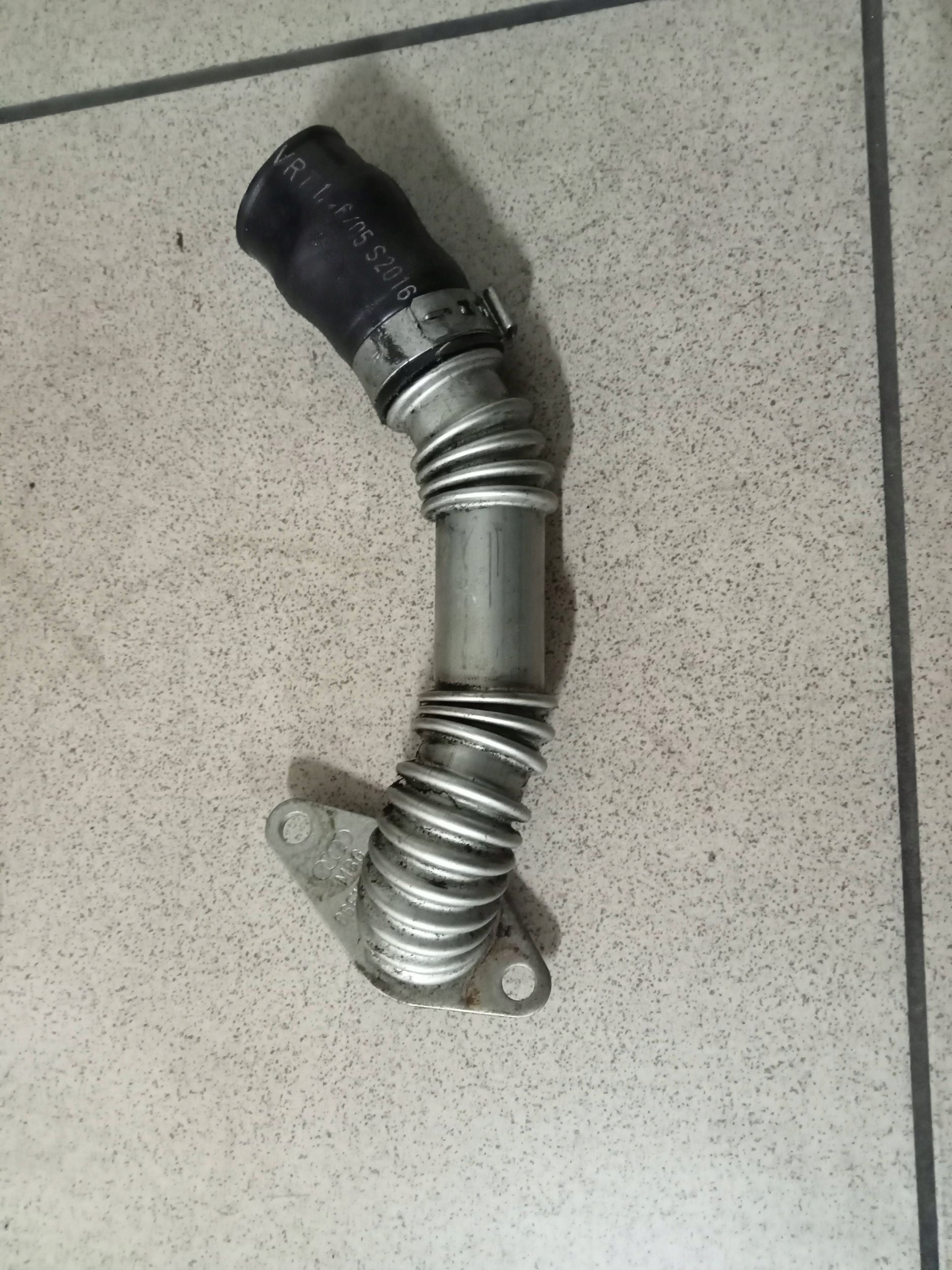 Przewód EGR Volkswagen PASSAT B6 skoda audi 2.0 tfsi 06F103213N