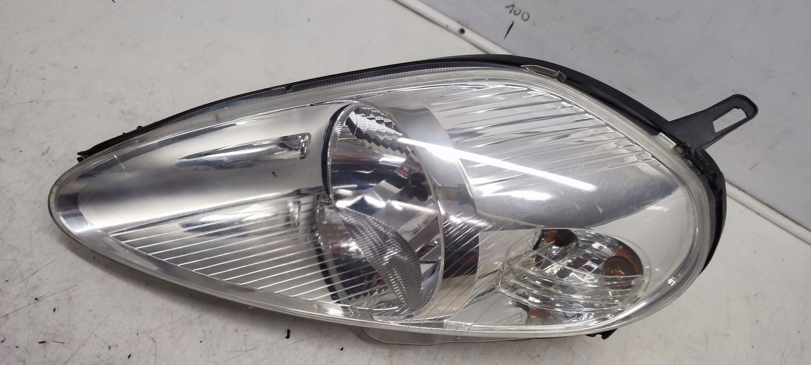 light front front left Fiat Grande Punto