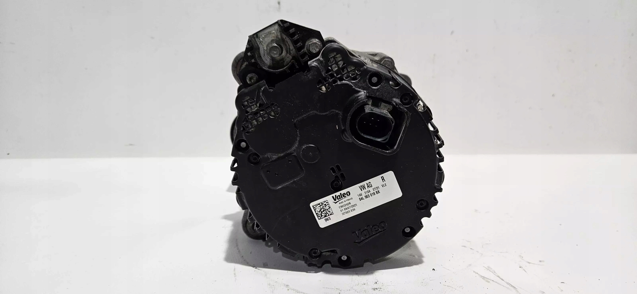 alternator AUDI A6 C8 A7 14V / 210A 04L903018BX