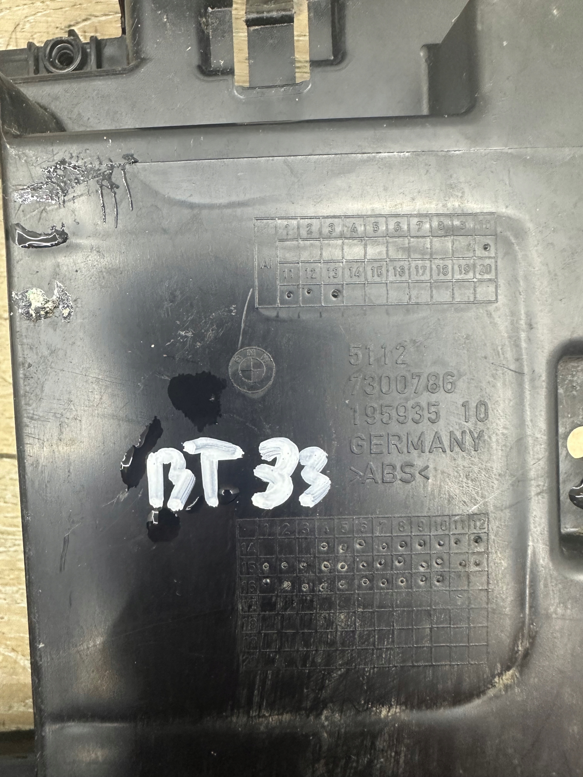 BMW 2 F46 original bumper bracket rear part right 7300786