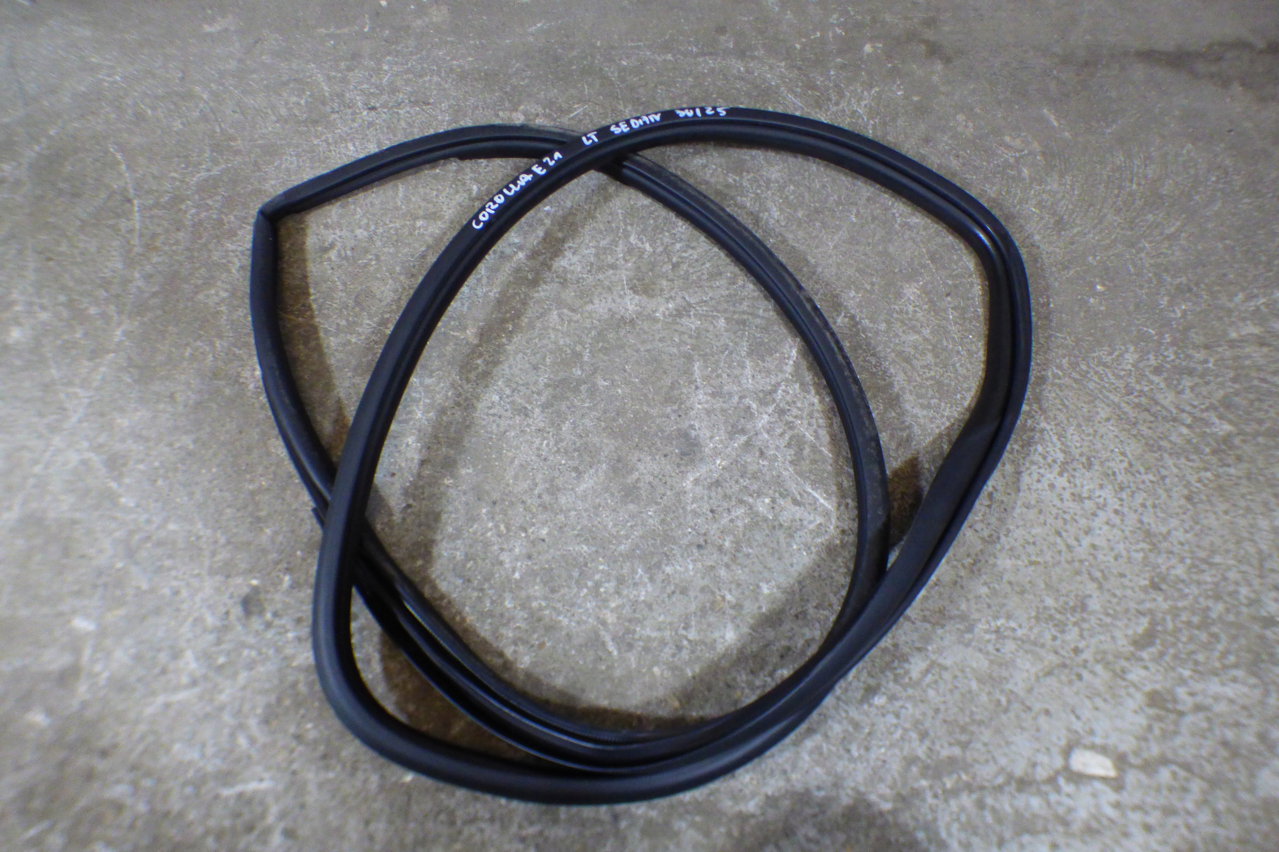 Dichtsatz Tür links heck 62332-02380 TOYOTA COROLLA XII E21