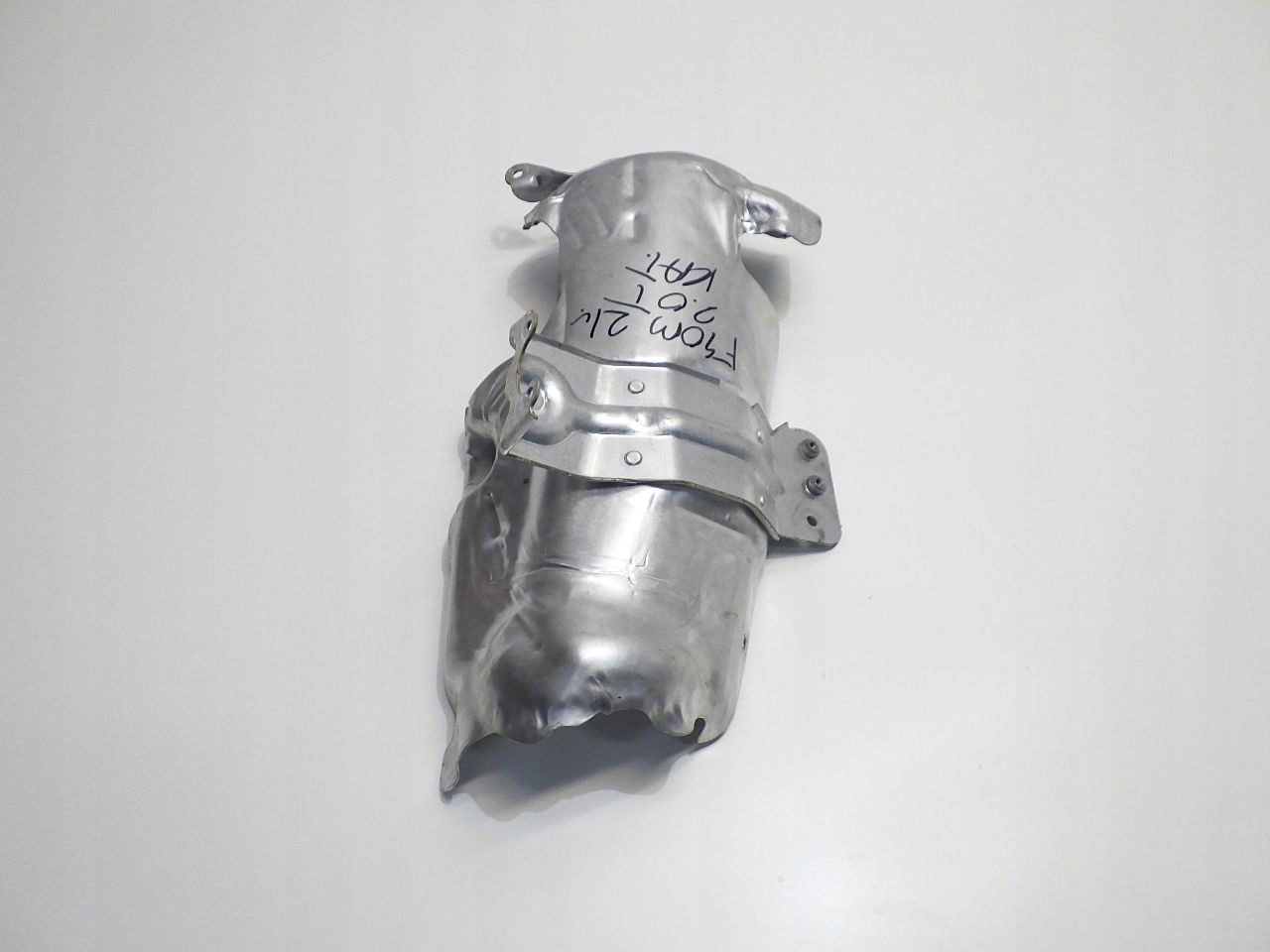 9894940 - BMW 1 F40 M135iX теплозащитный экран катализатора