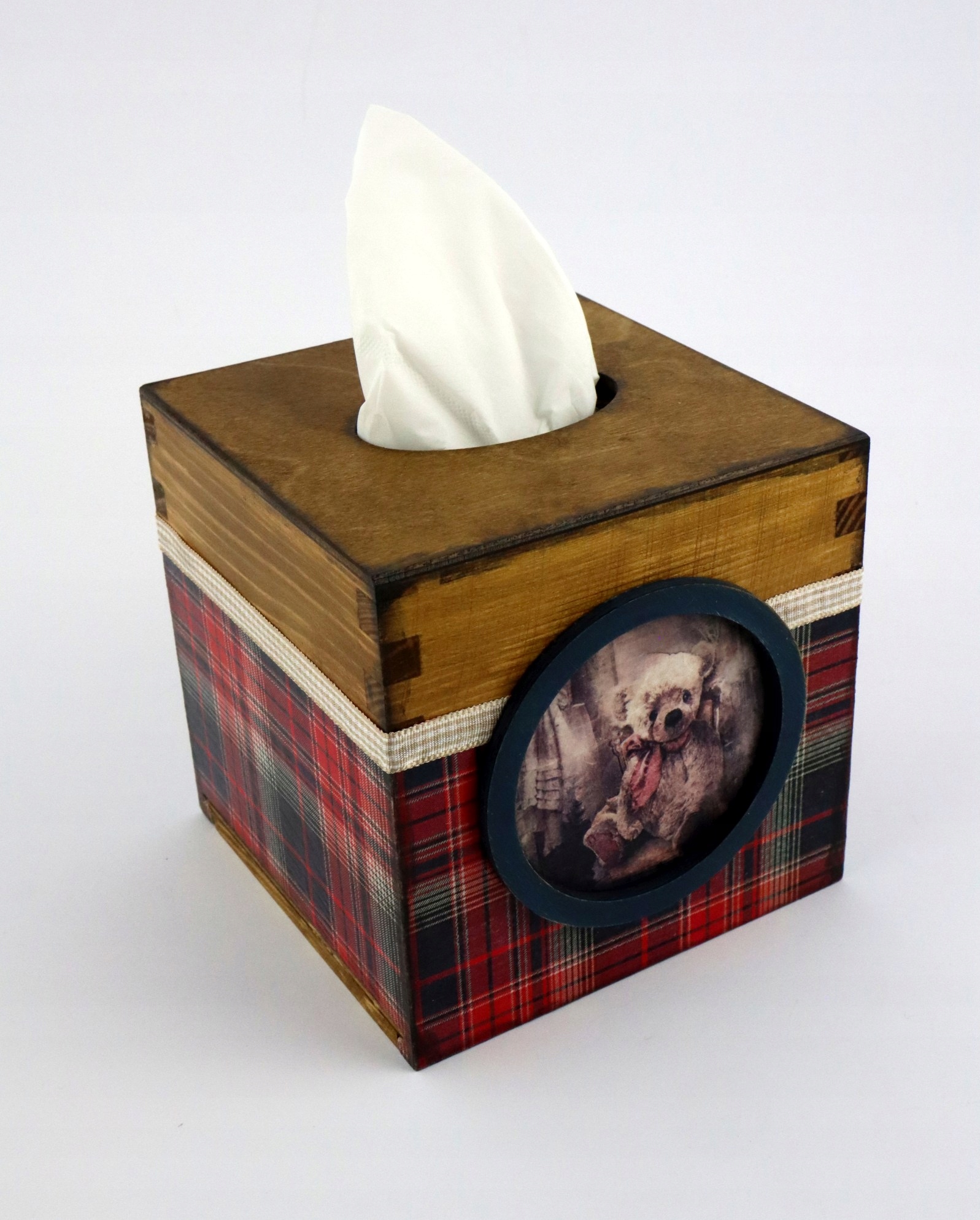 Vánoční krabička na ubrousky s červenou kostkou. krabička na kapesníky s medvídky