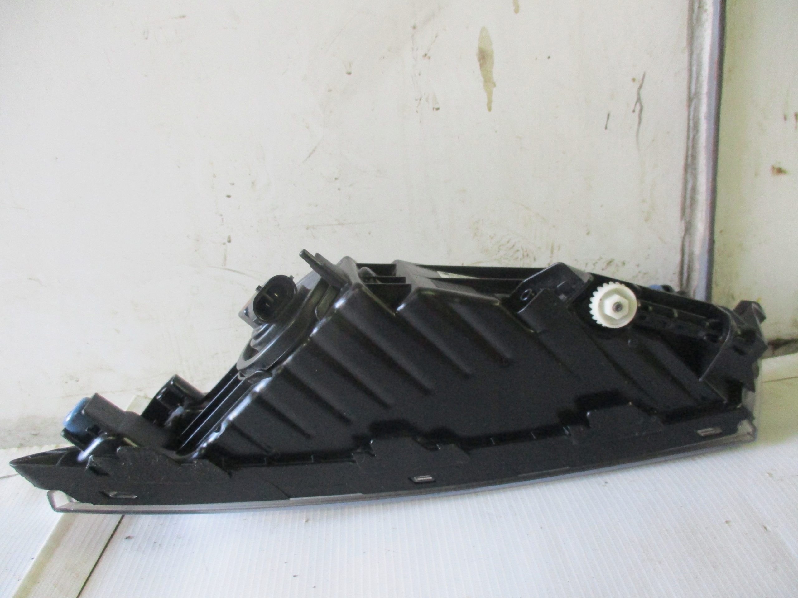 fog light light left front front Skoda Superb 3 III 3V0 941699