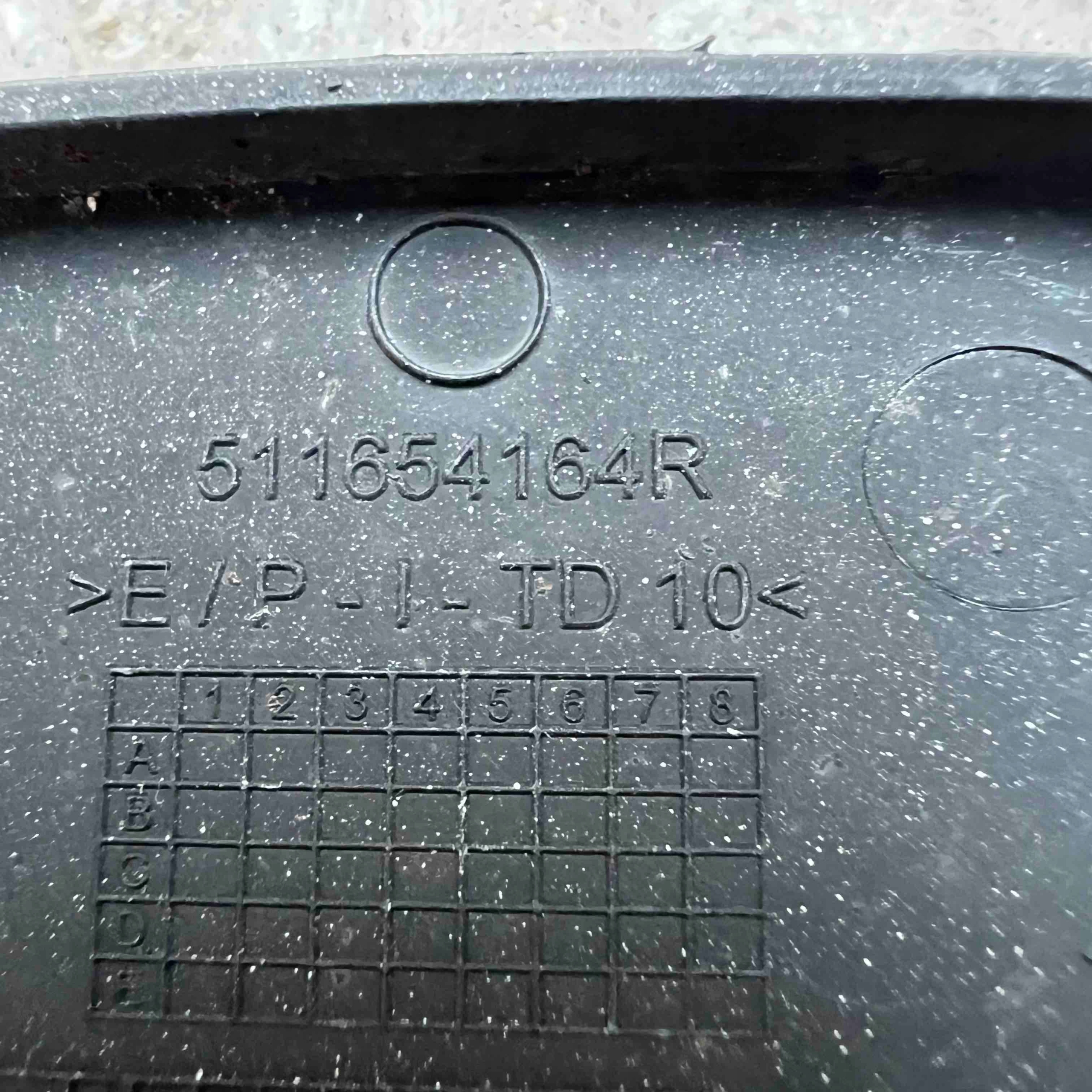 Abschleppöse der Stoßstange heck RENAULT CLIO IV GT LINE 511654164R