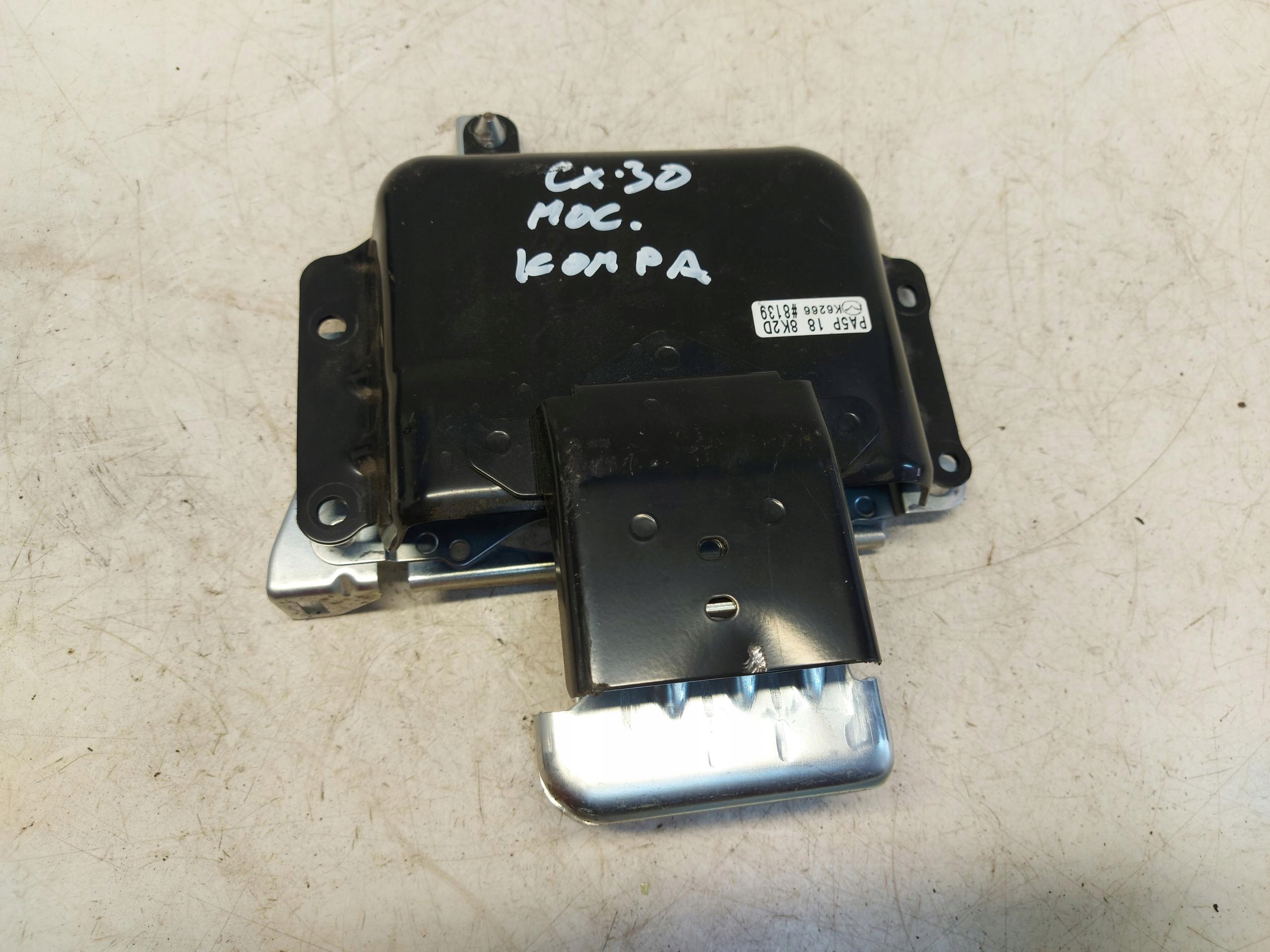 MAZDA CX30 holder KOMPUTERA console K62668139