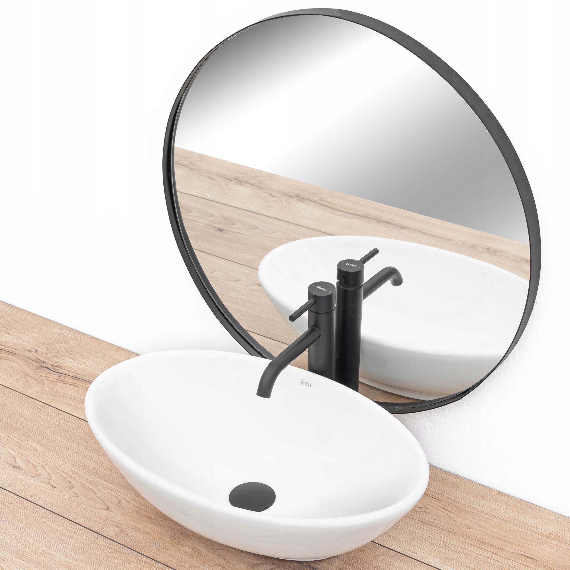 Misa WC Carlo Rimless + Umywalka Pamela + Czarna Bateria Lungo + Korek Rea Skład zestawu miska + deska