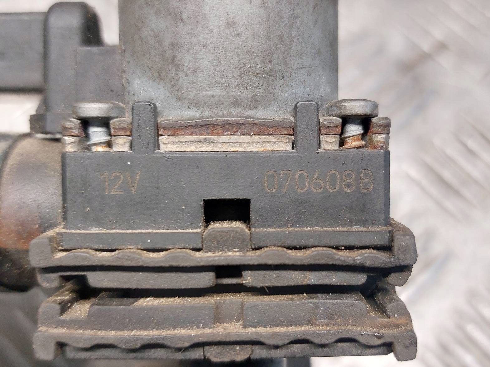water pump AUDI A6 C6 2.0 TDI 4F2819372