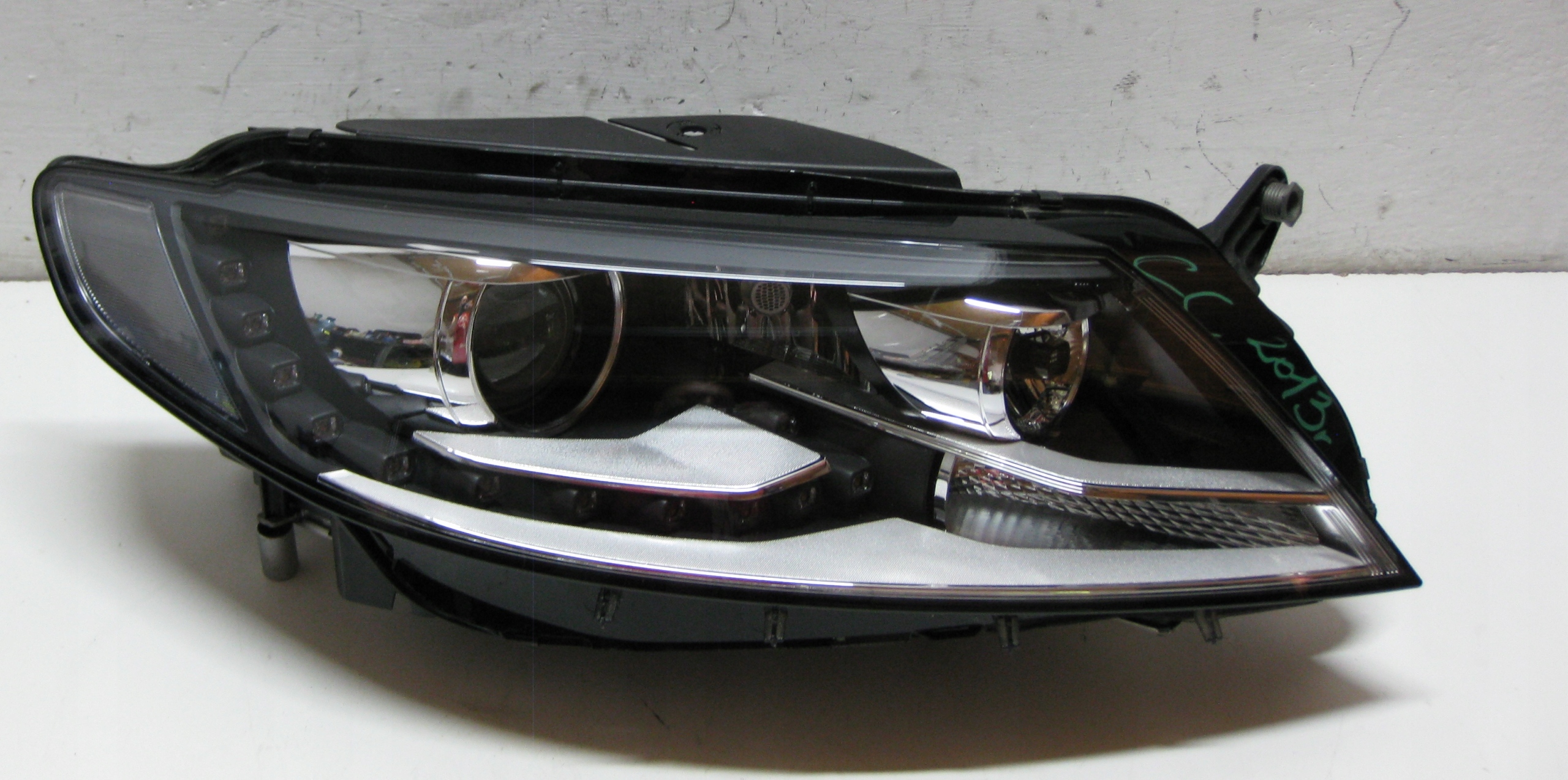 VW Passat CC 13R light right front XENON EU