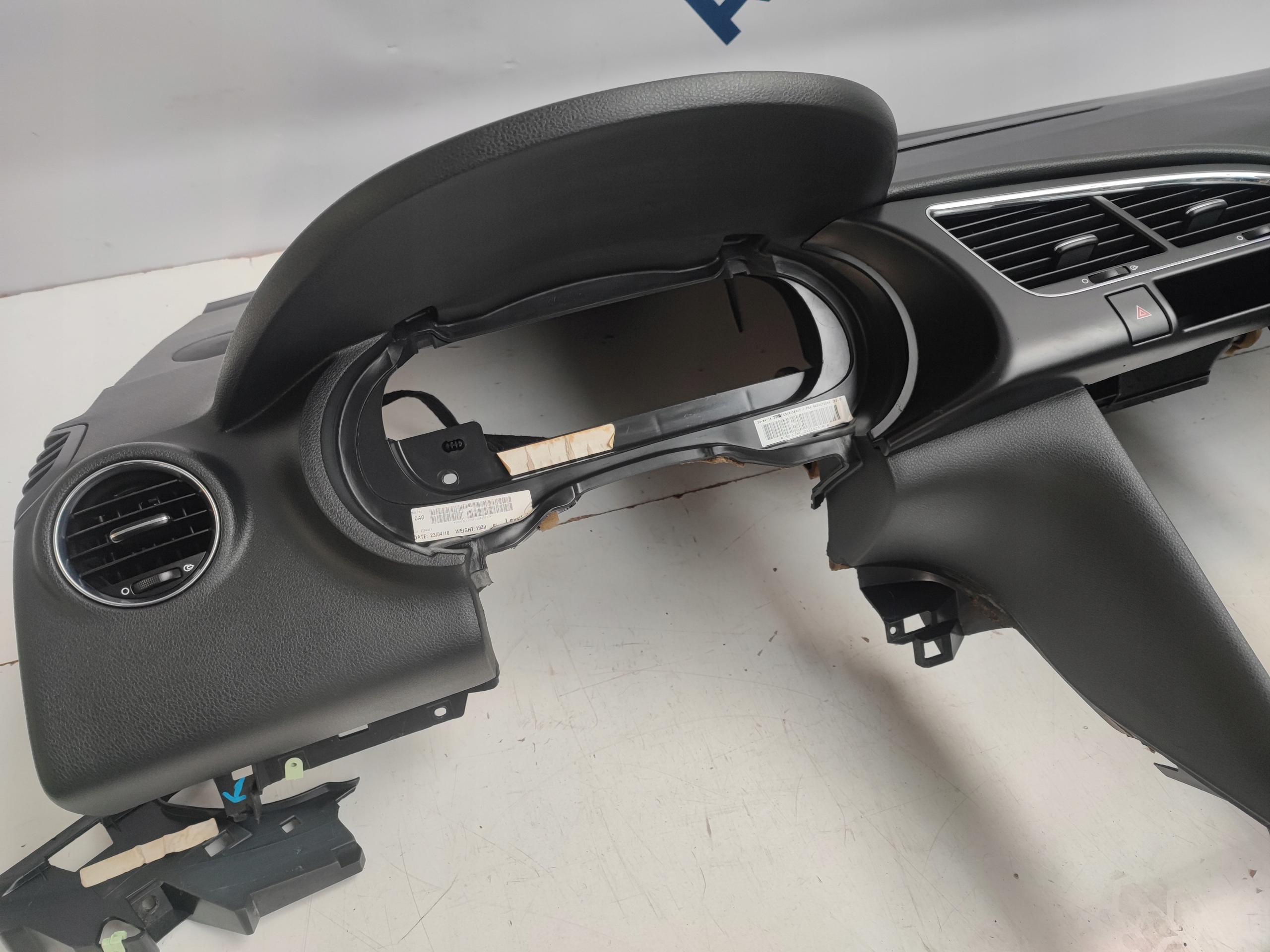 торпеда консоль ремни peugeot 3008 и без