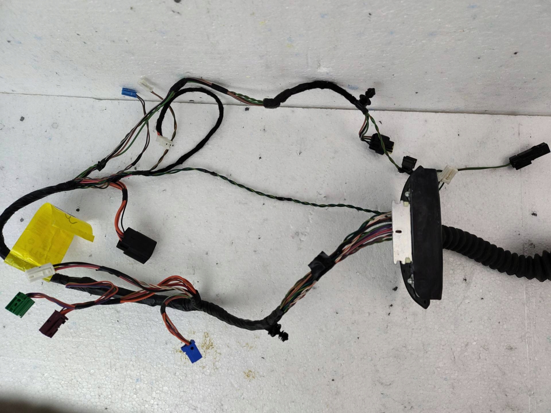 bundle wiring door front right side Chrysler Town and Country