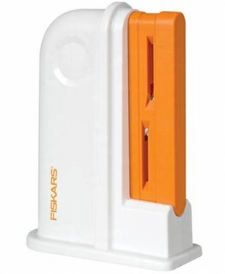 

Ostrzałka do nożyczek nożyc Fiskars biała 1020499