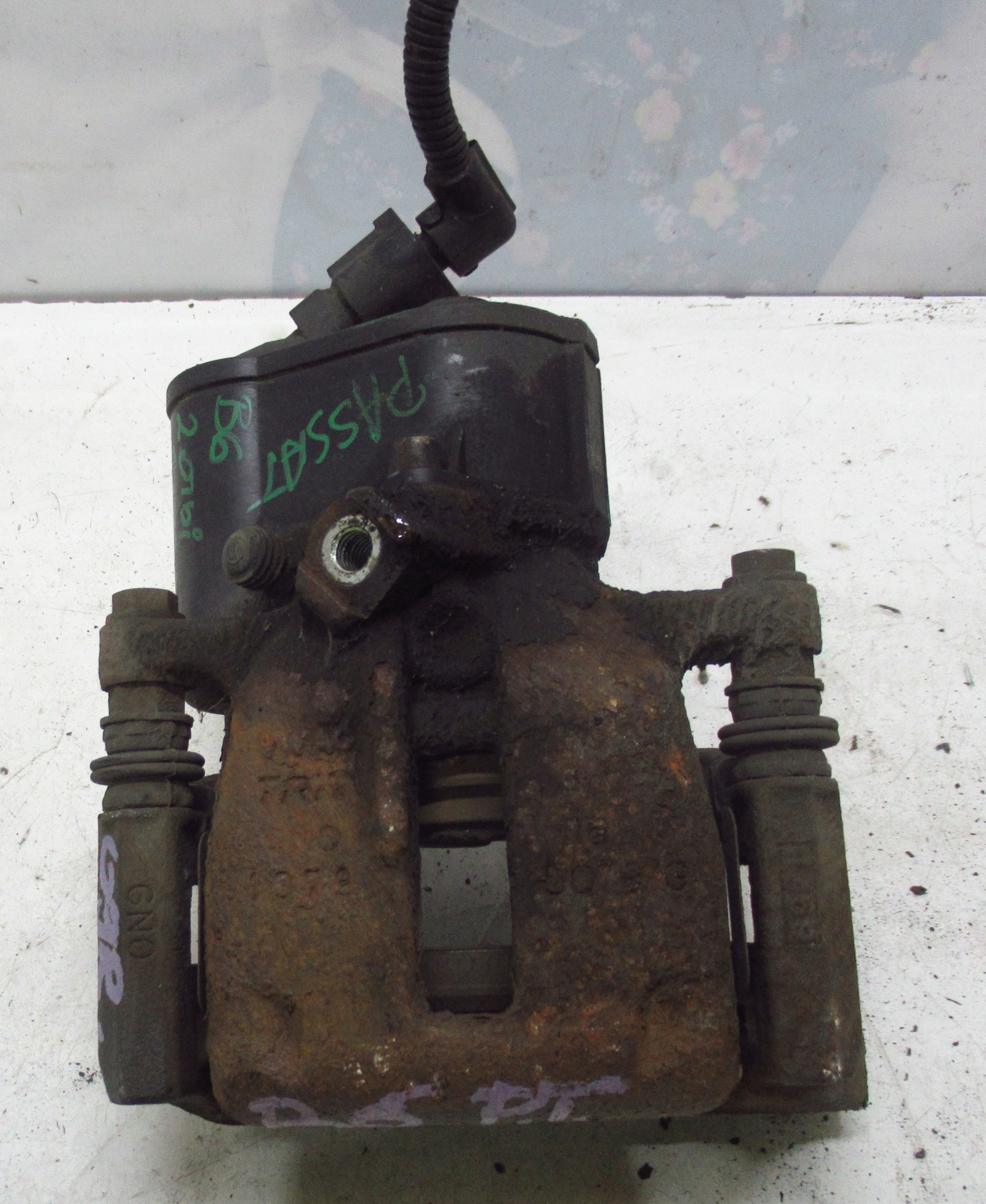 VW PASSAT B6 09R caliper right rear part