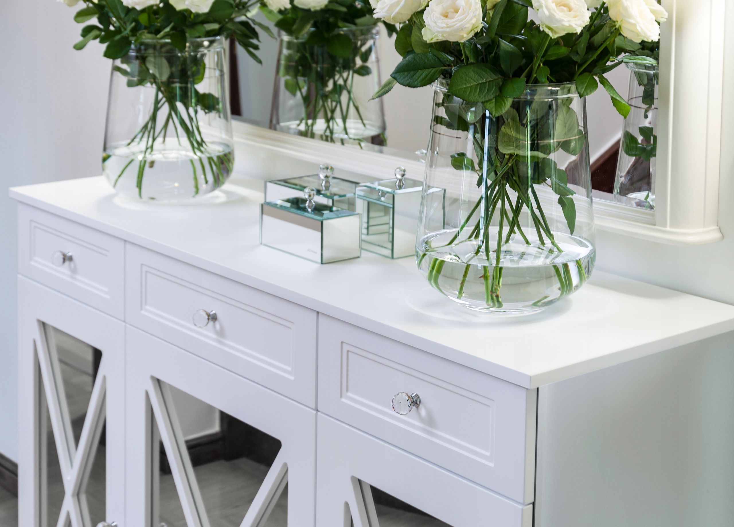 Kredens z drzwiczkami X i szufladami, mdf, biały Montaż meble złożone