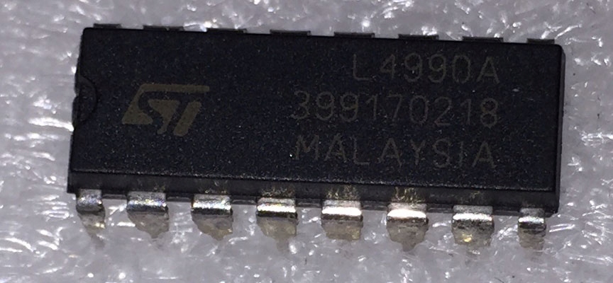 L4990A układ STMicroelectronics