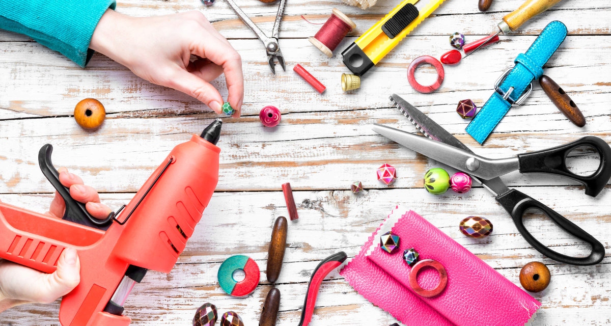 KLEJ DO PISTOLETU NA GORĄCO WKŁADY 11mm 12SZT FERM Liczba sztuk 12 szt.