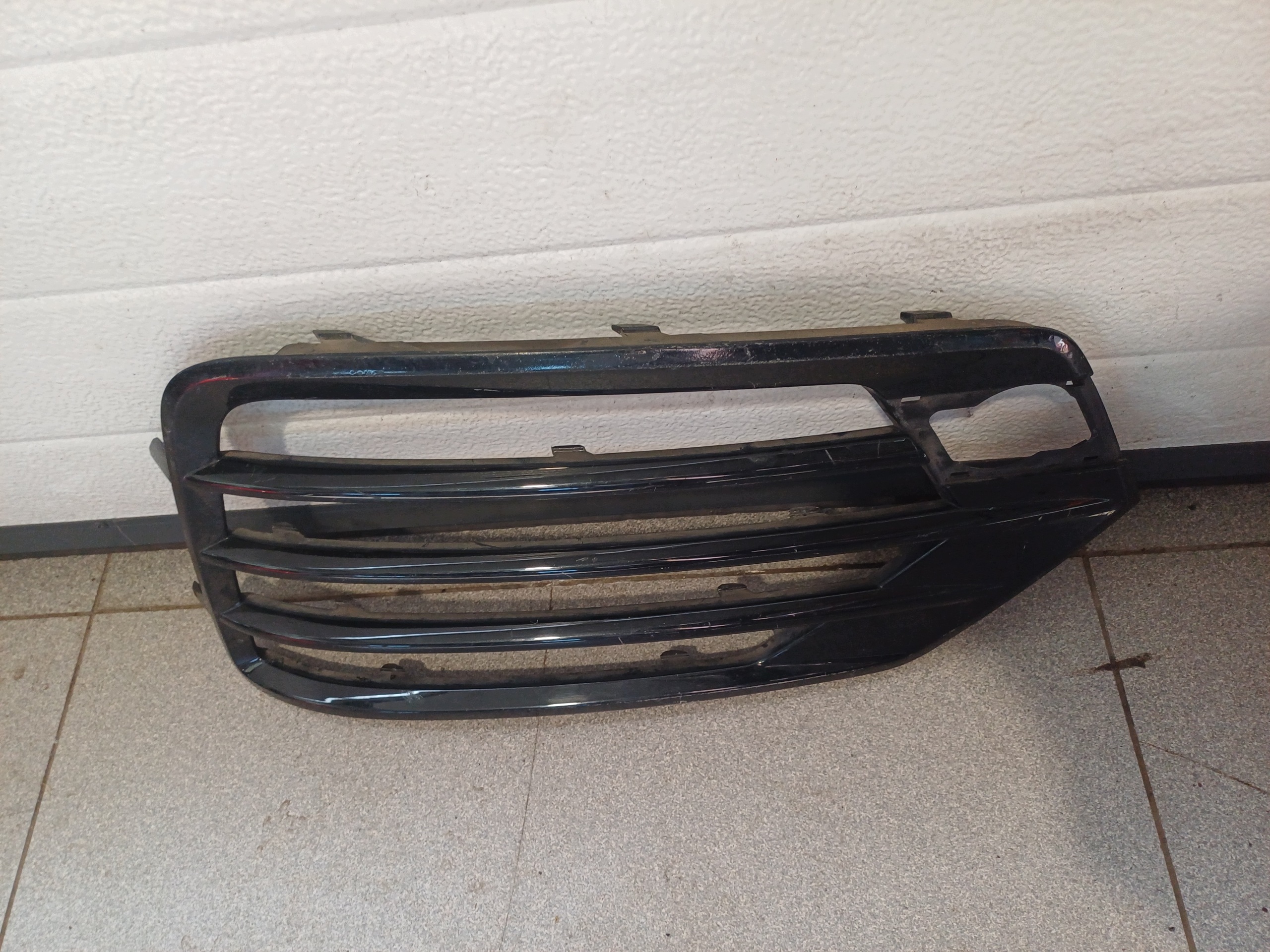 grid of a bumper right front AUDI Q3 S- LINE LIFT 8V0807682K