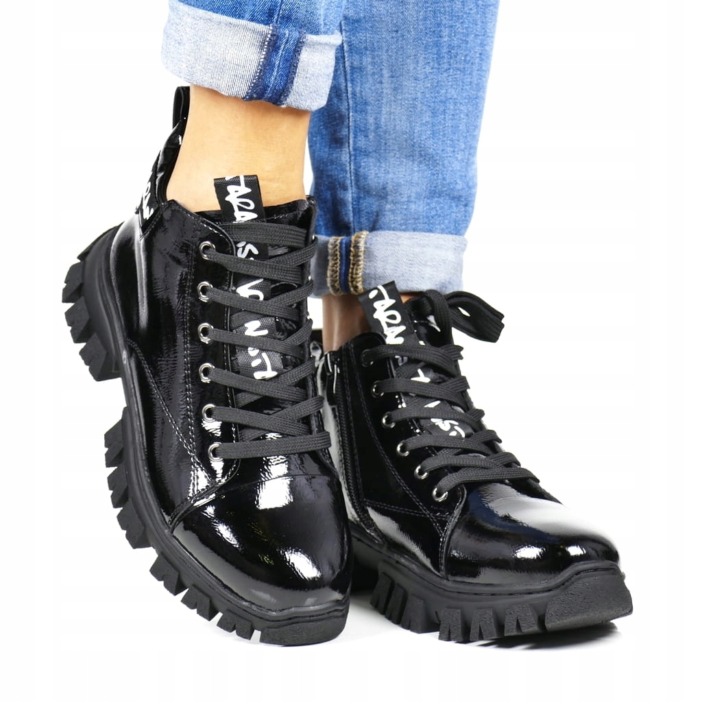 Dámské Kotníkové Boty Na Sportovním Traperu, Černý Lak