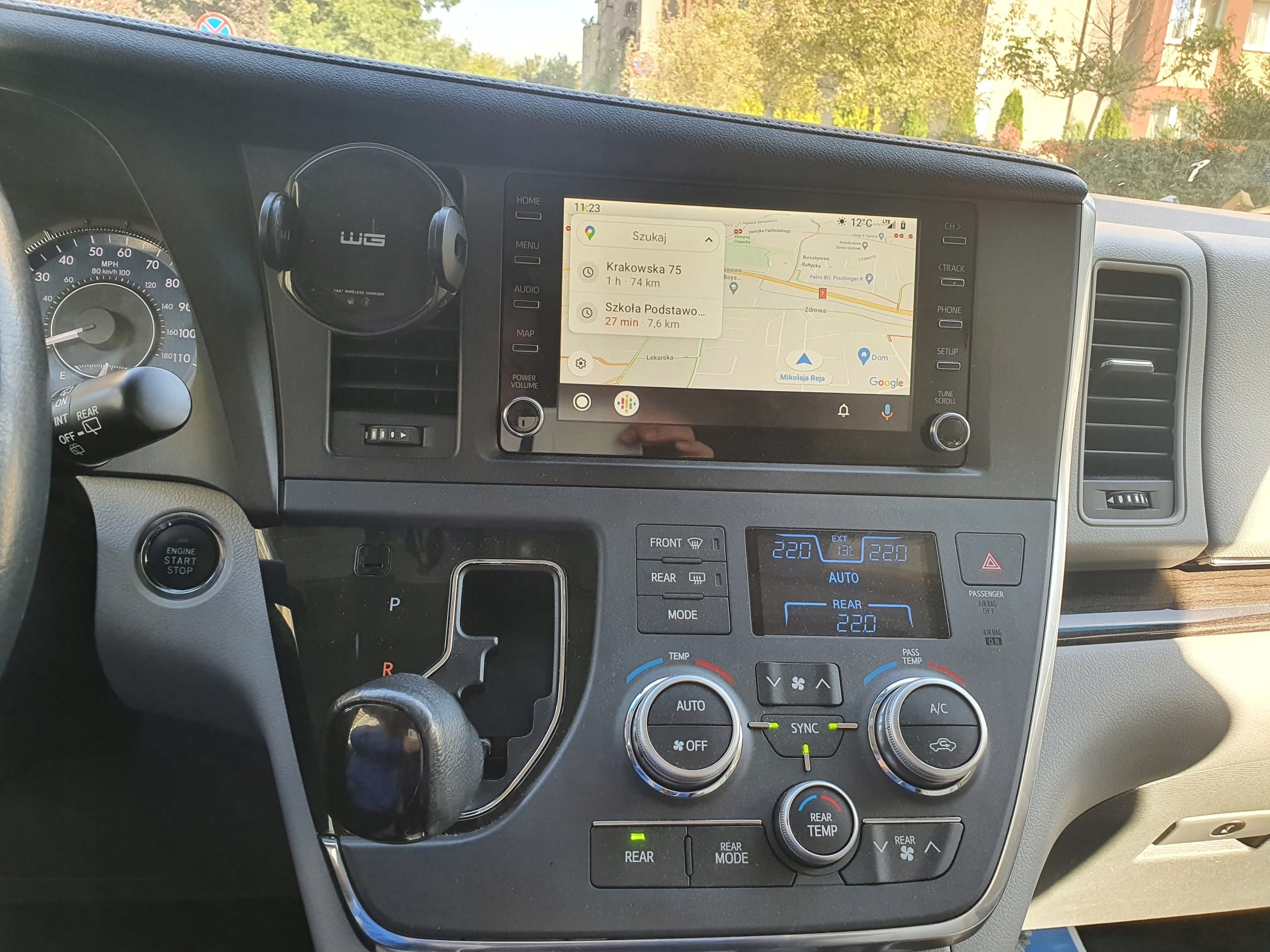 86840-0F020 - Toyota sienna radio Apple car Play Android auto !!