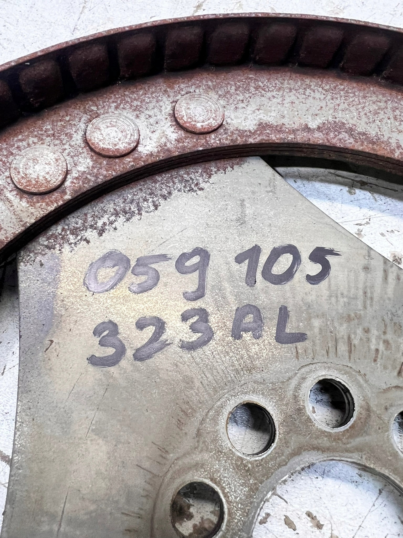 setrvačník AUDI A4 B7 A6 C6 2.7 3.0 TDI 059105323AL