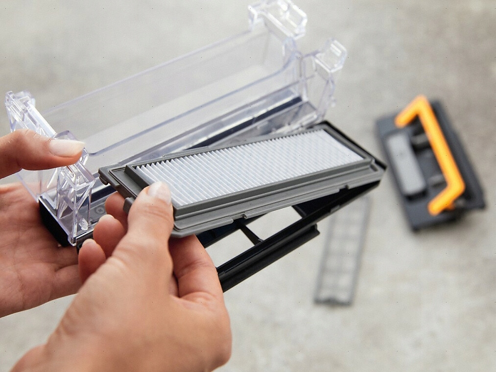 MIELE RX3 RUNNER SCOUT - ROBOT SPRZĄTAJĄCY Czujniki antykolizyjny krawędzi odległości przeciążenia przeszkód schodów wplątania frędzli i przewodów zabrudzeń