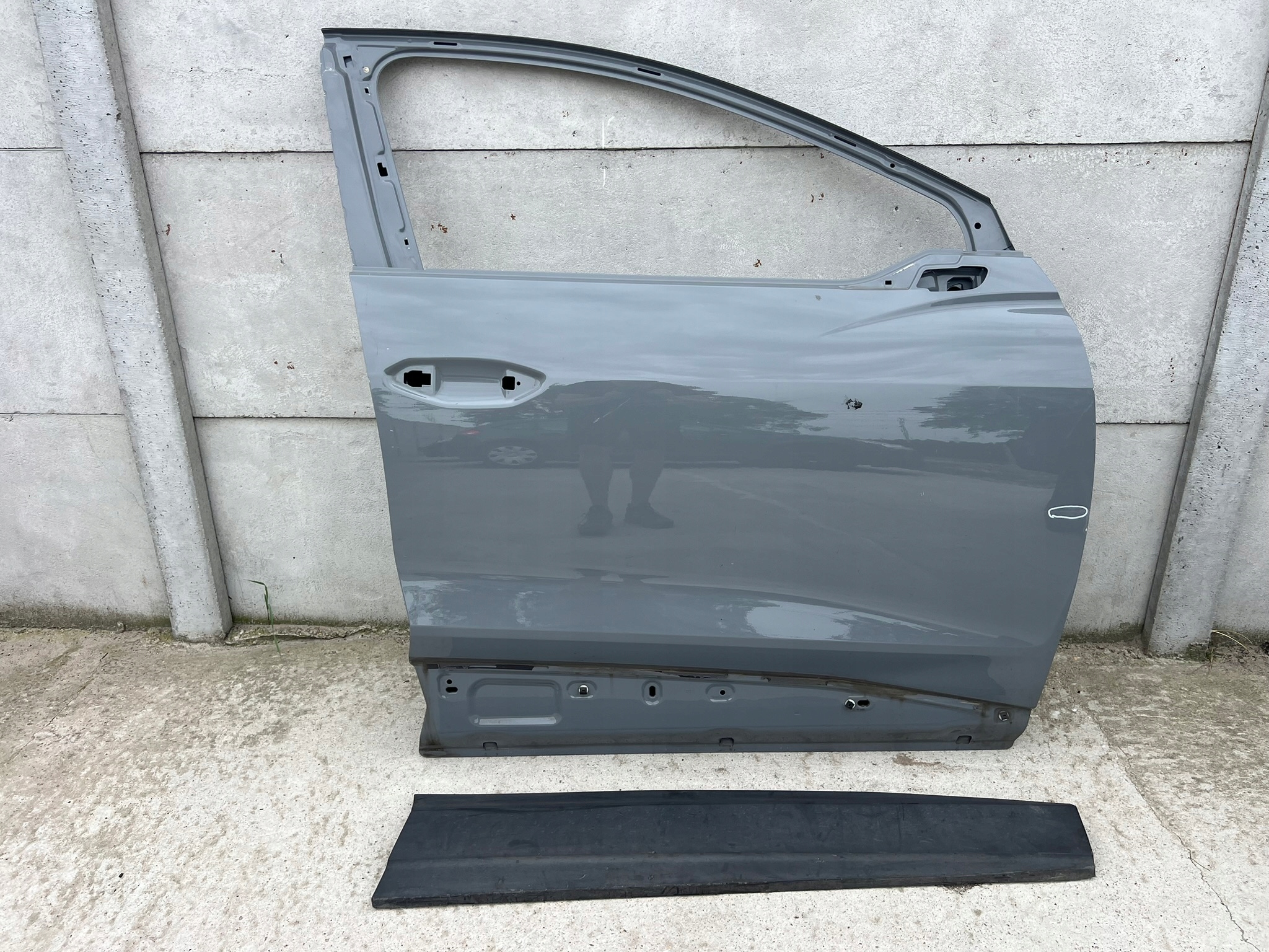 ДВЕРИ AUDI Q4 Е-ТРОН ЭТРОН ПЕРЕД ПРАВЫЙ СПЕРЕДИ ПРАВЕ