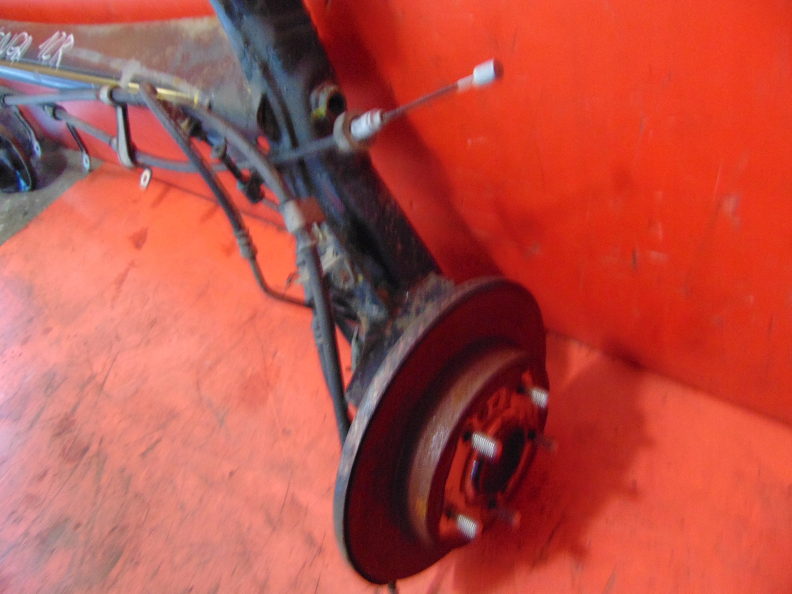 KIA VENGA YN BELKA ZAWIESZENIA TYŁ OŚ OŚKA PIASTA Jakość części (zgodnie z GVO) O - oryginał z logo producenta pojazdu (OE)