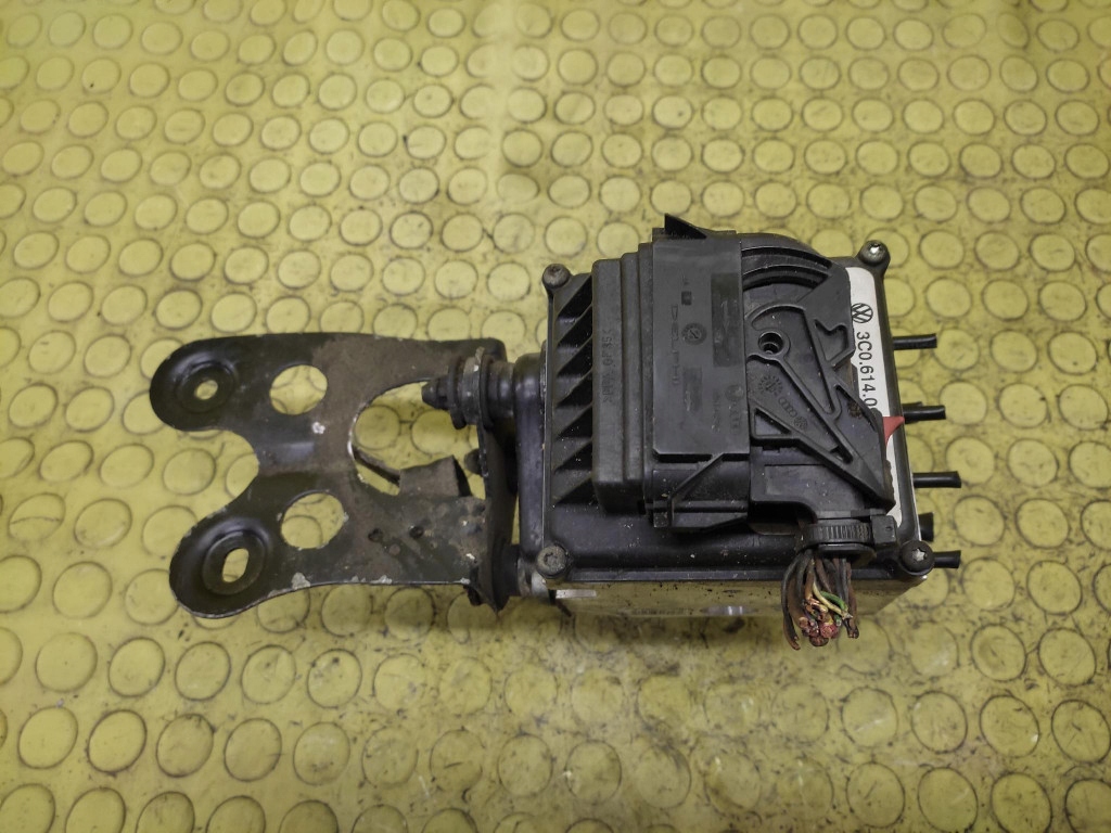 VW PASSAT B6 pumpa ABS 3C0614095N