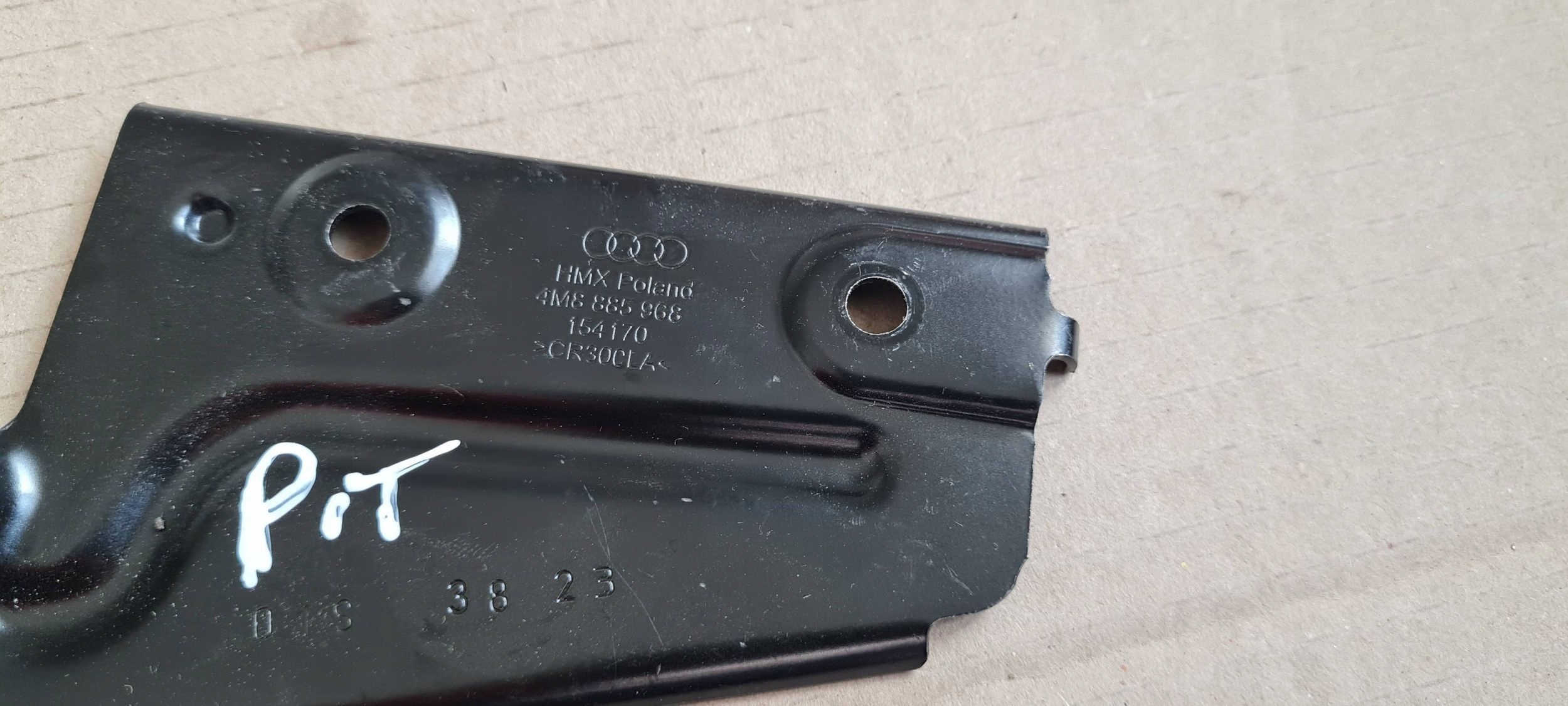 SQ8 4M RSQ8 Q8 bracket holder bonnet right rear part 4M8885968