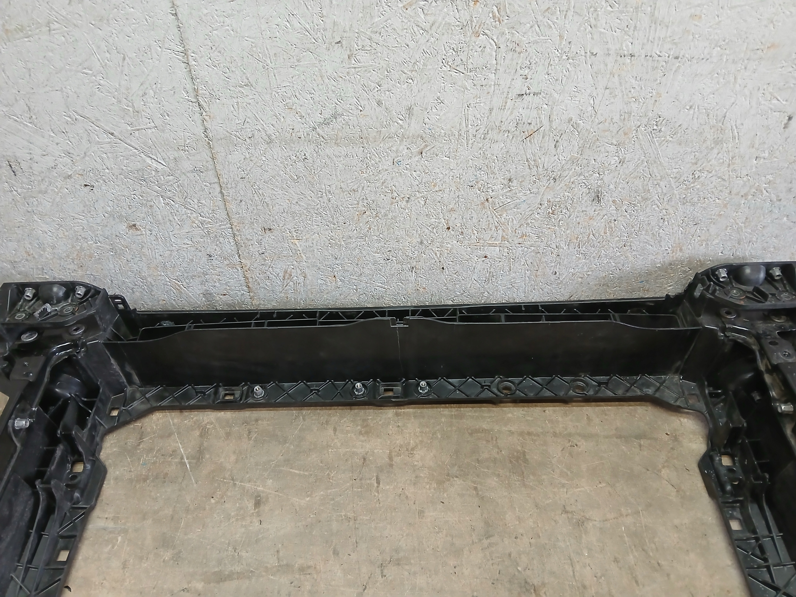 support panel for radiators VW PASSAT B9 3J0 3J0805588E
