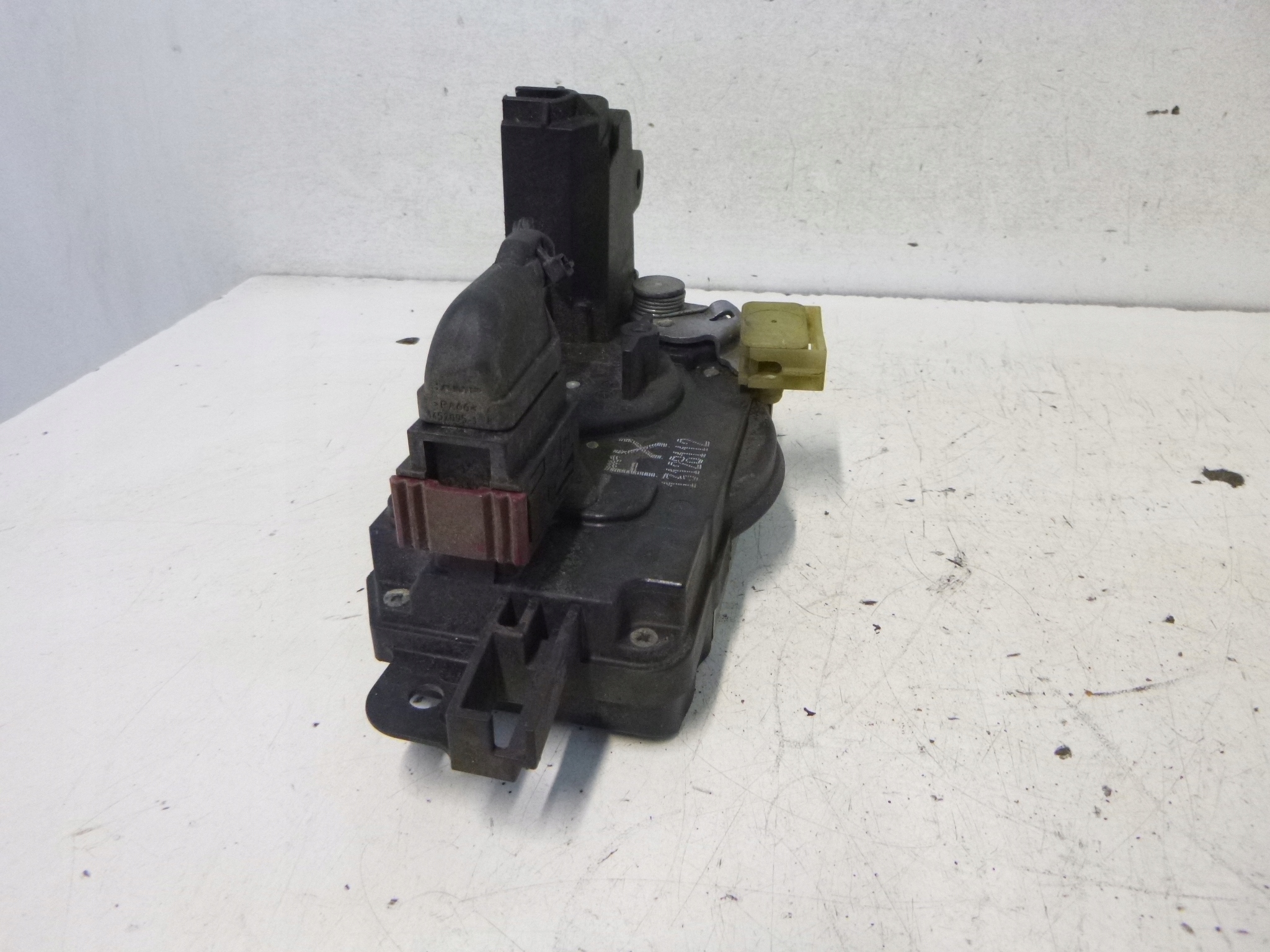 lock door front right Opel Astra H 2005 13128112