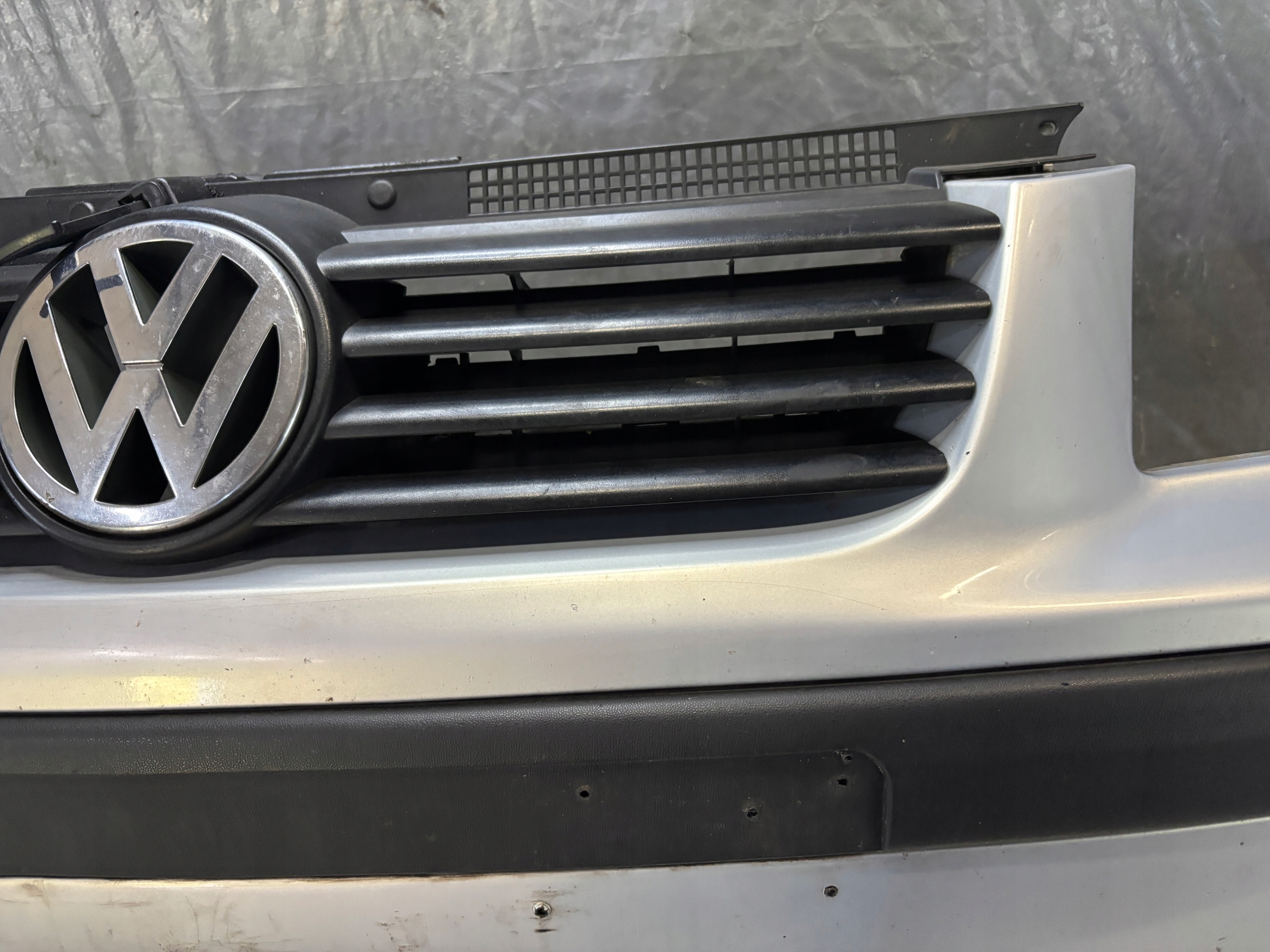 Frontstoßstange Volkswagen Bora k: LB7Z