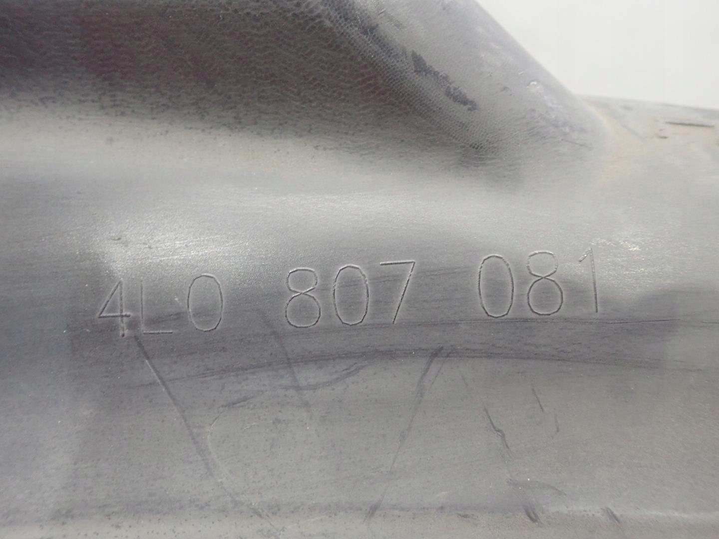kryt stěny AUDI Q7 4L0807081