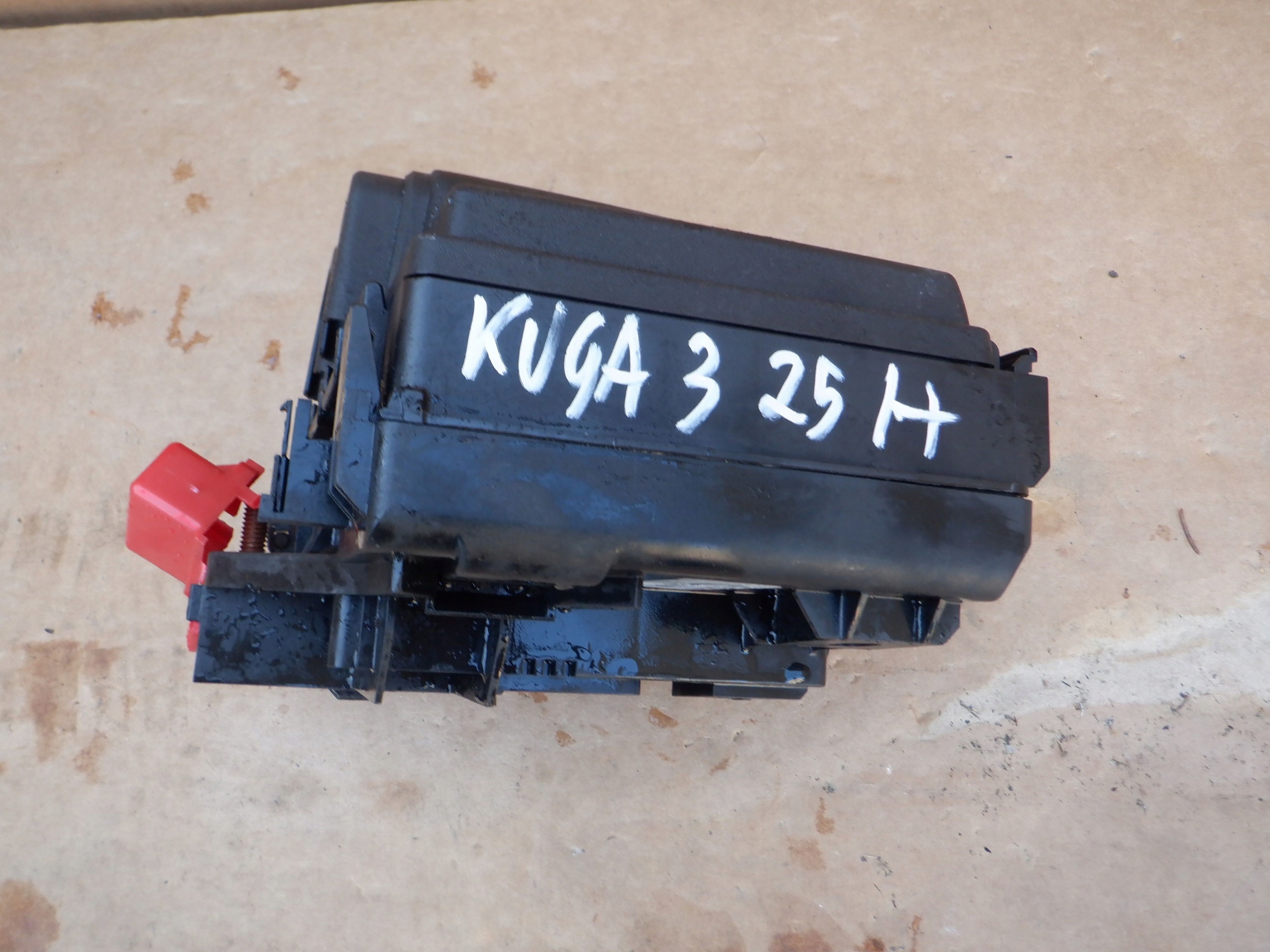 SKRZYNKA BEZPIECZNIKÓW FORD KUGA MK3 2.5 PHEV