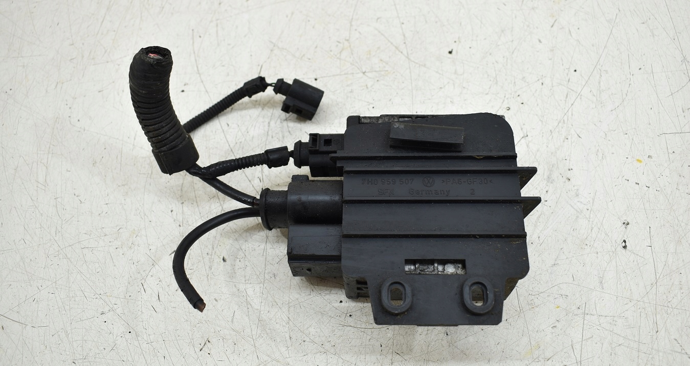 MODUŁ WENTYLATORA - VW TRANSPORTER T5 3B0919506 Producent części Volkswagen OE