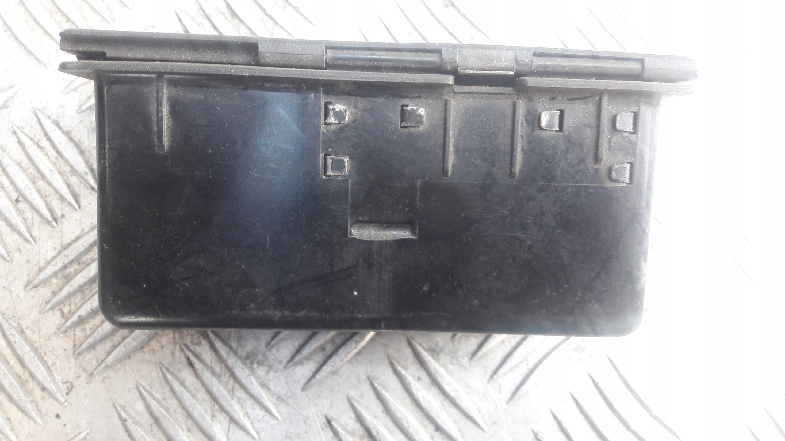 AUDI 100 Cendrier 443857421
