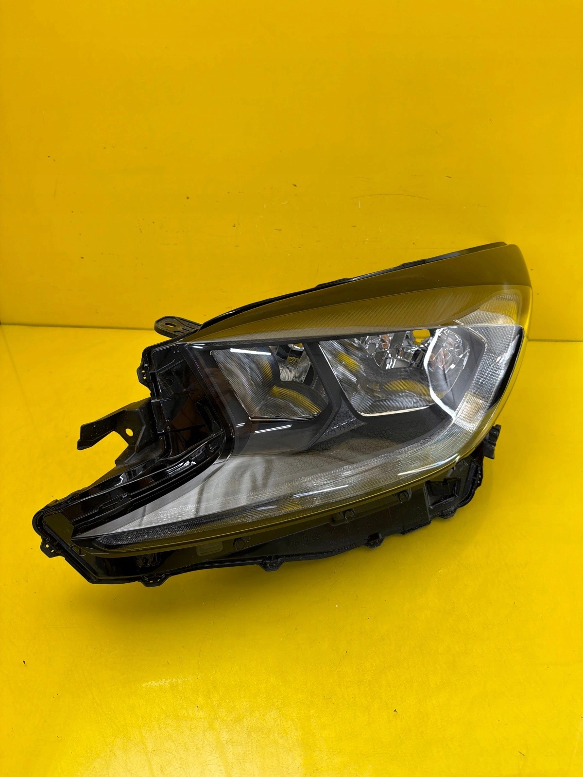 light left front Toyota Aygo X Led Zwykla 2022