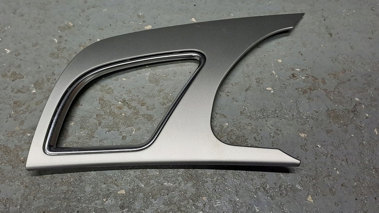 06481-000 - AUDI A5 8T рамка вентиляційної решітки ліва Європа