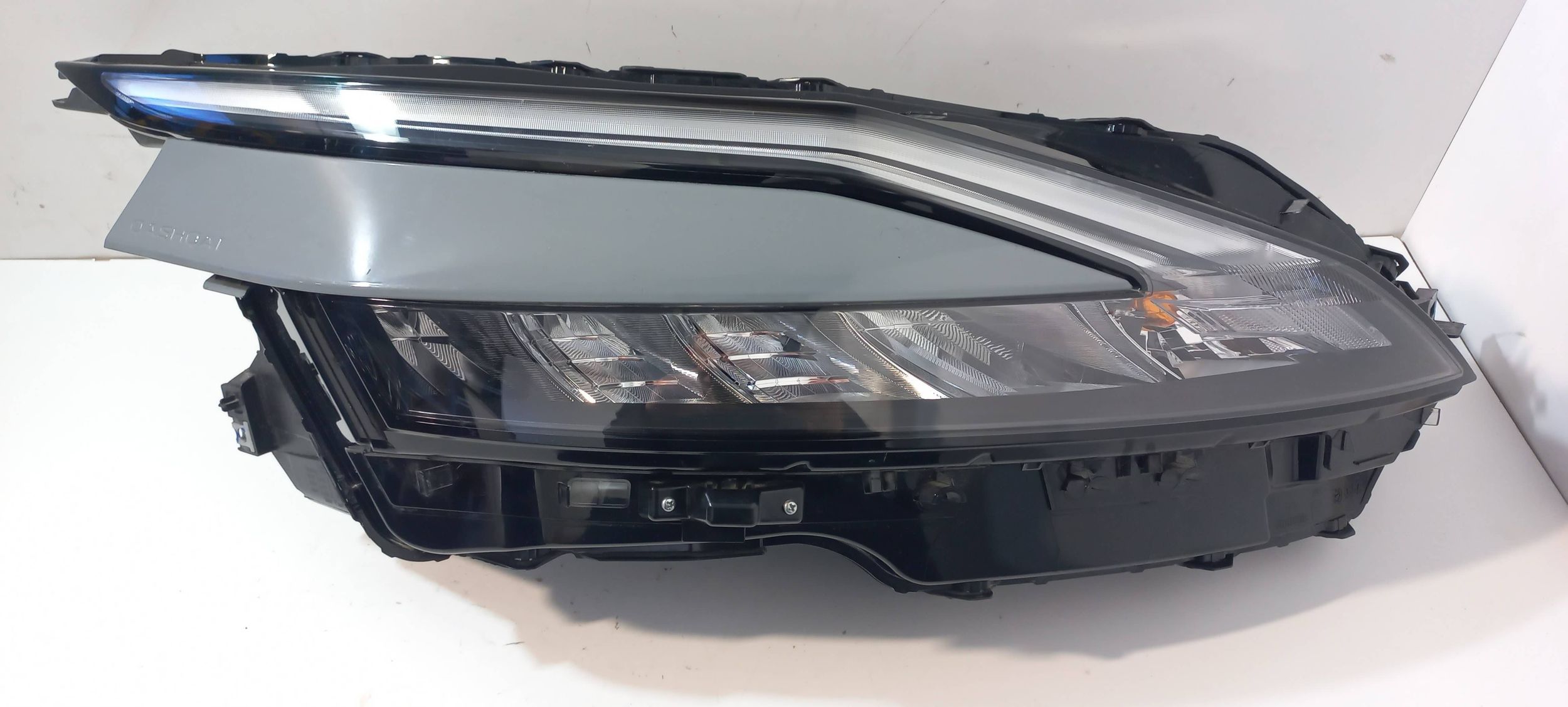 Nissan Qashqai J12 light front right 1008D02G (R323)