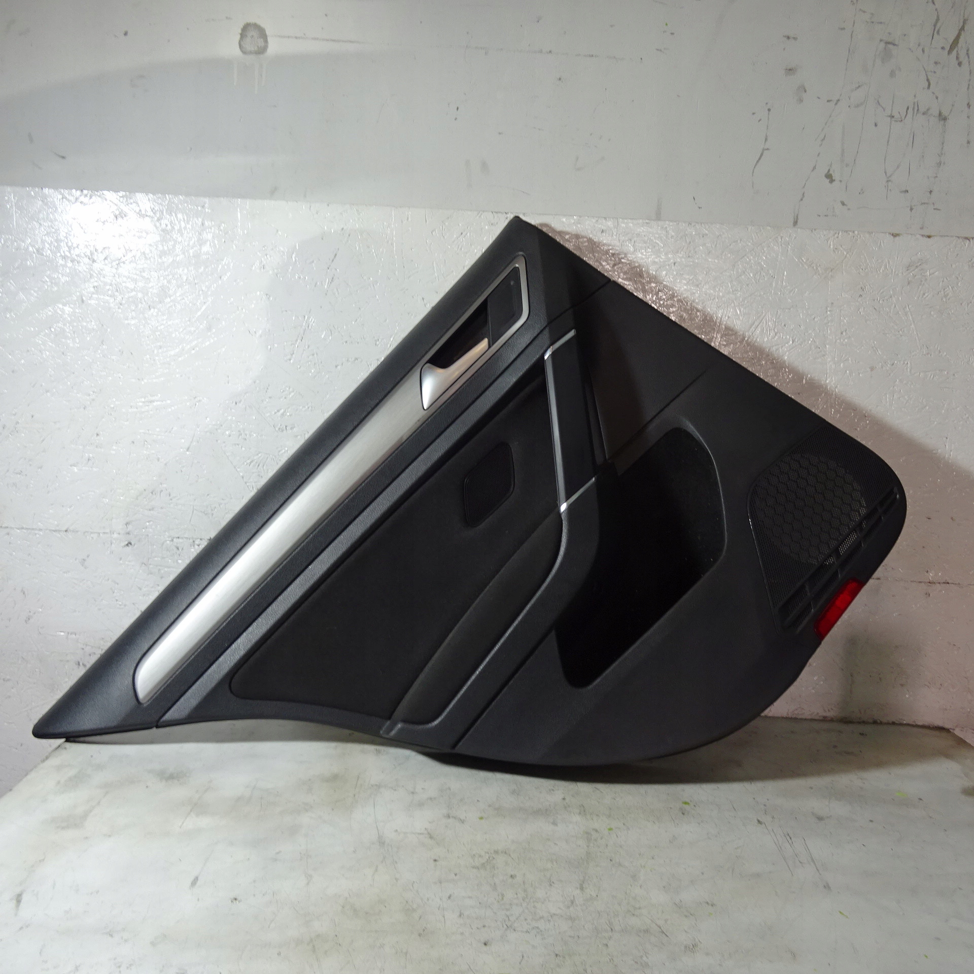 VW GOLF 7 VII KOMBI upholstery door left rear part